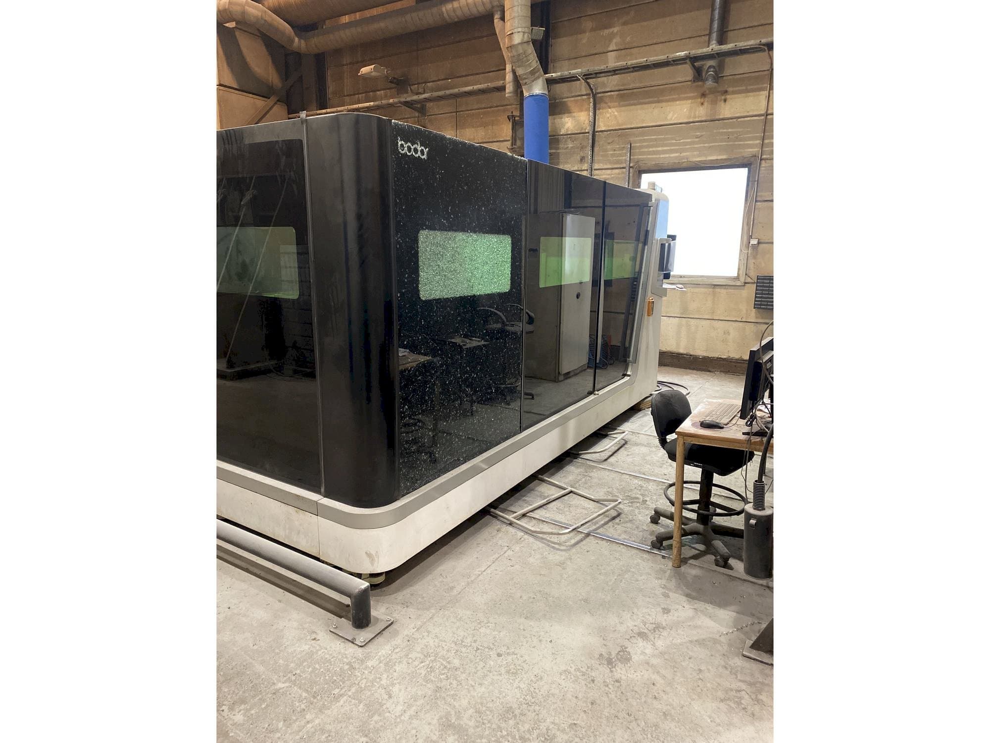 Вид станка Bodor S2040  спереди