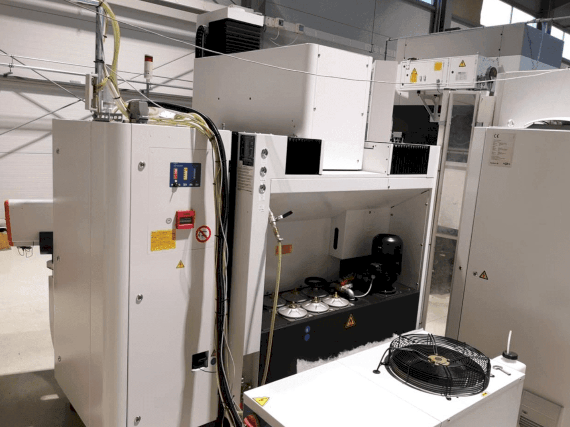 Вид станка AgieCharmilles FORM P 600  спереди