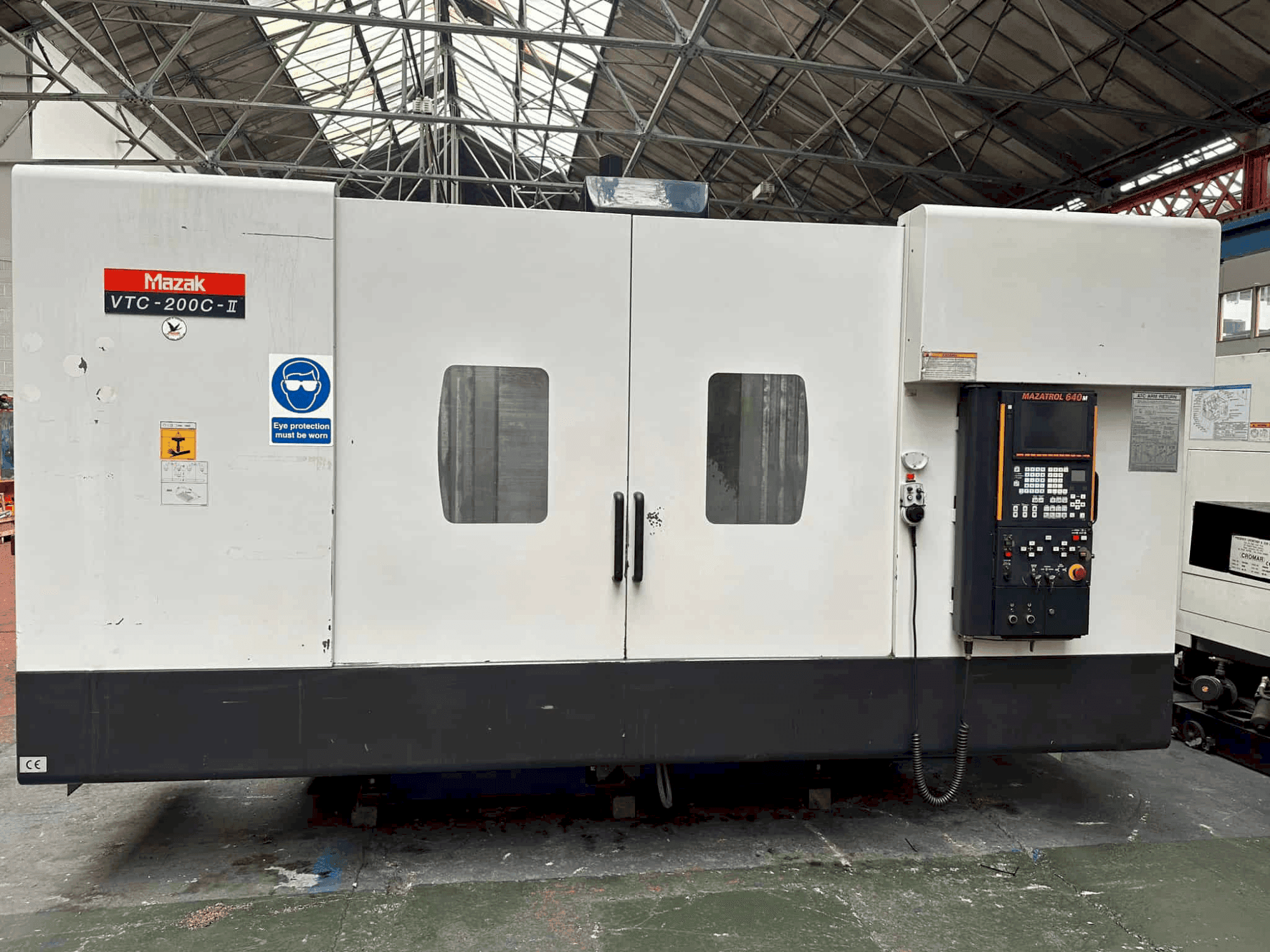 Вид станка Mazak VTC - 200C  спереди
