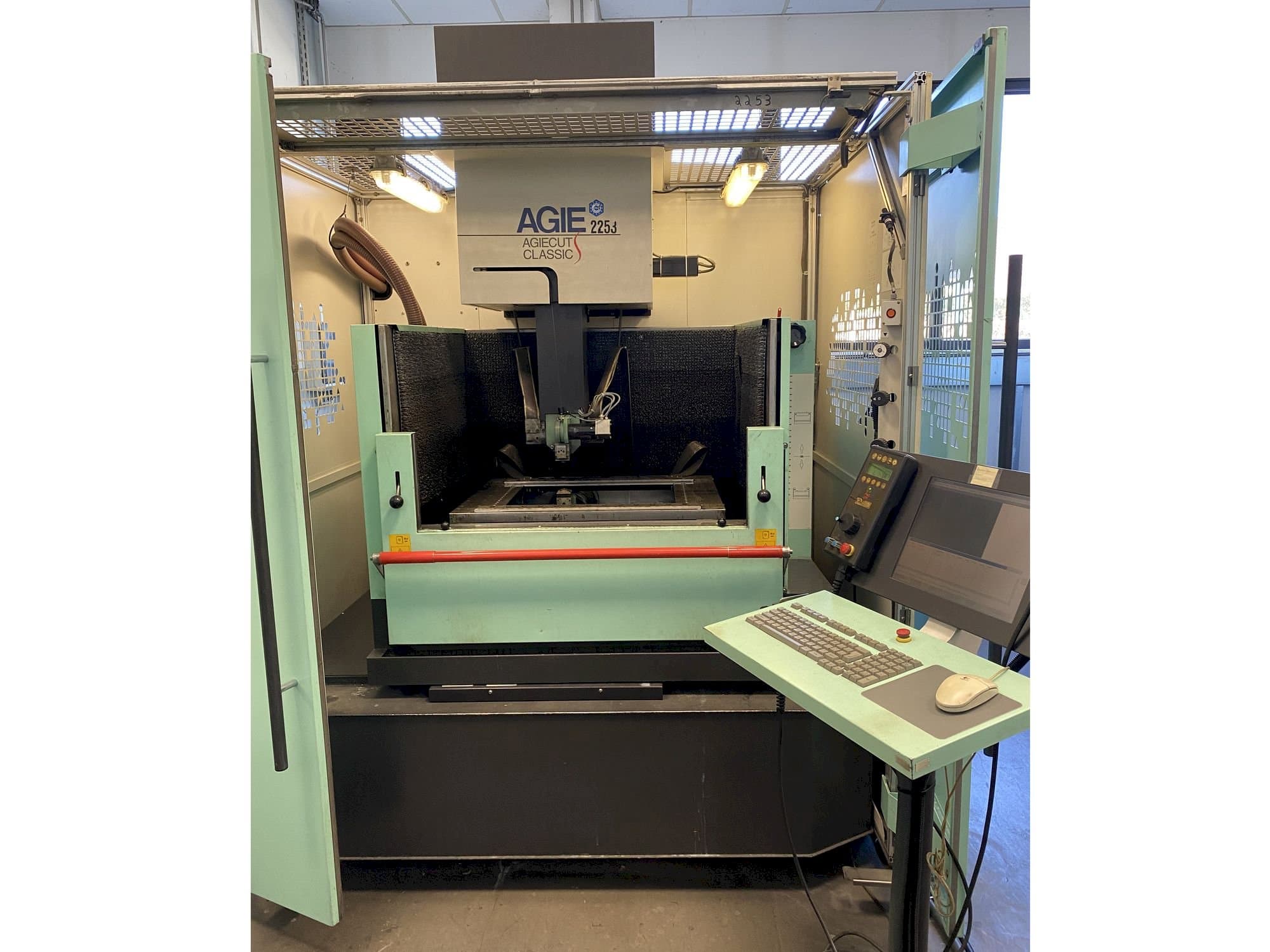 Вид станка AGIE Agiecut Classic 3s  спереди