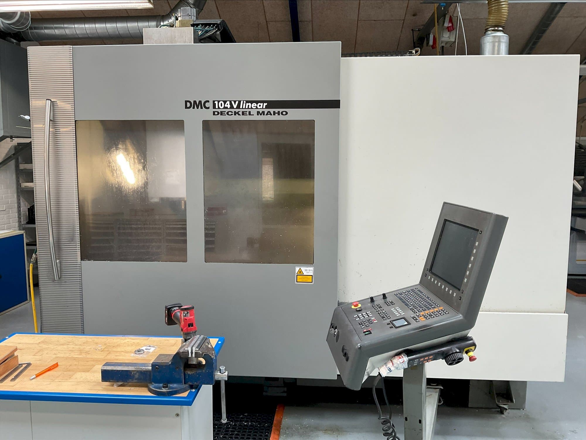 Вид станка DMG MORI DMC 104V linear  спереди