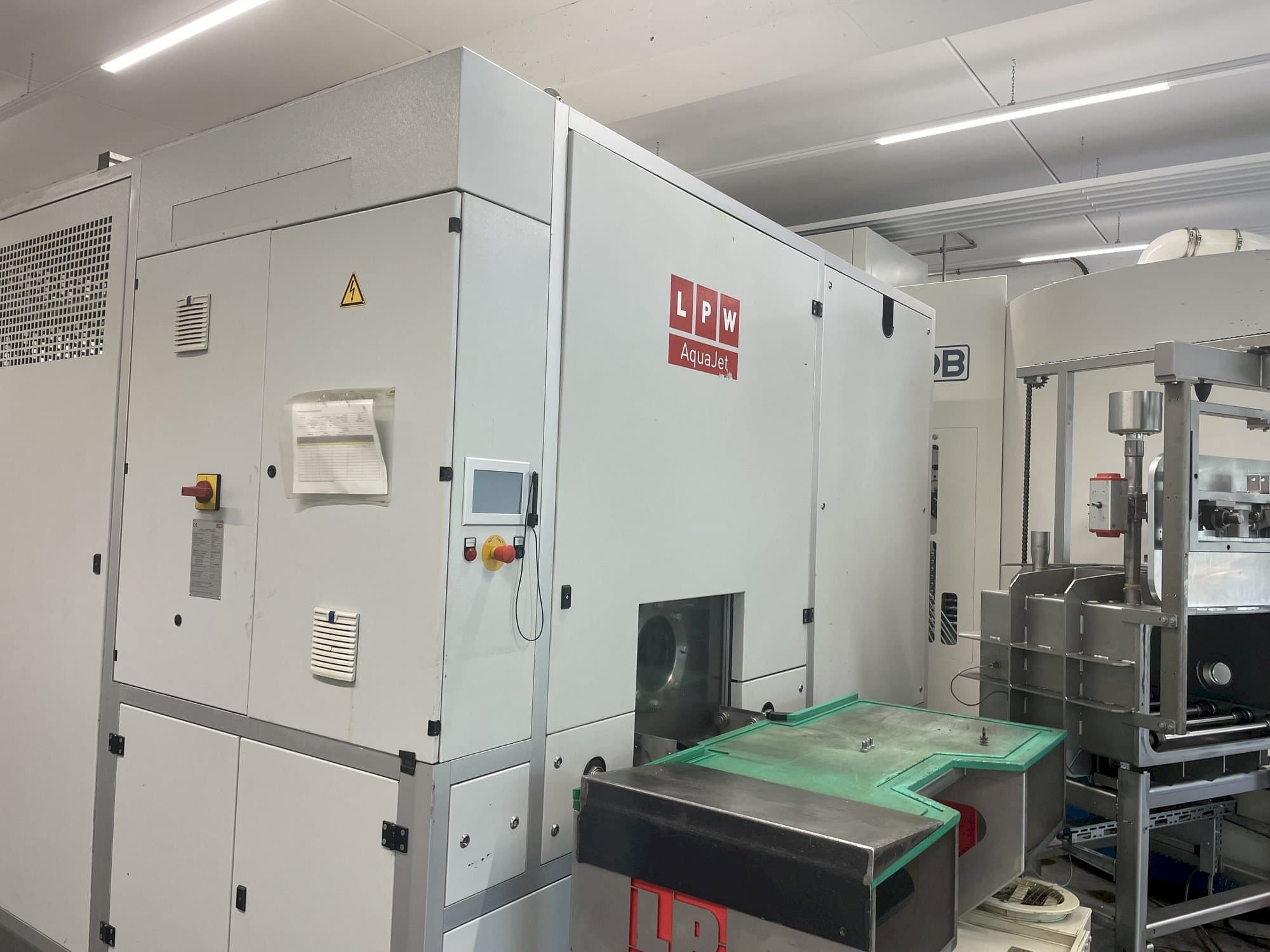 Вид станка LPW LPW Aqua Jet 670 T2-V (2013)  спереди