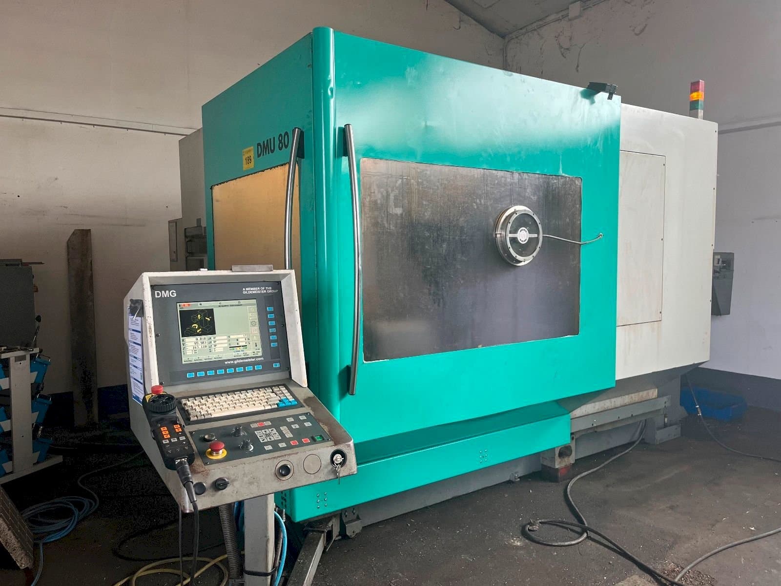 Вид станка DMG Deckel Maho DMU 80 P  спереди