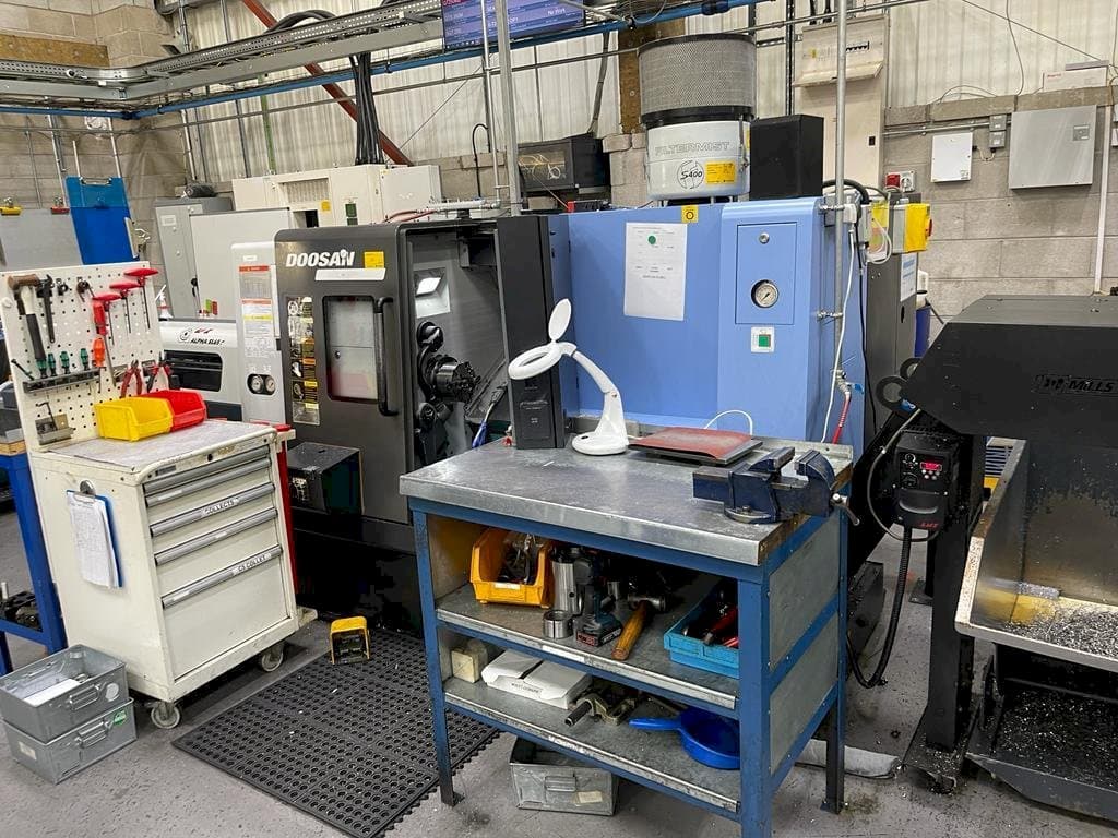 Вид станка Doosan Lynx 220 LMA  спереди