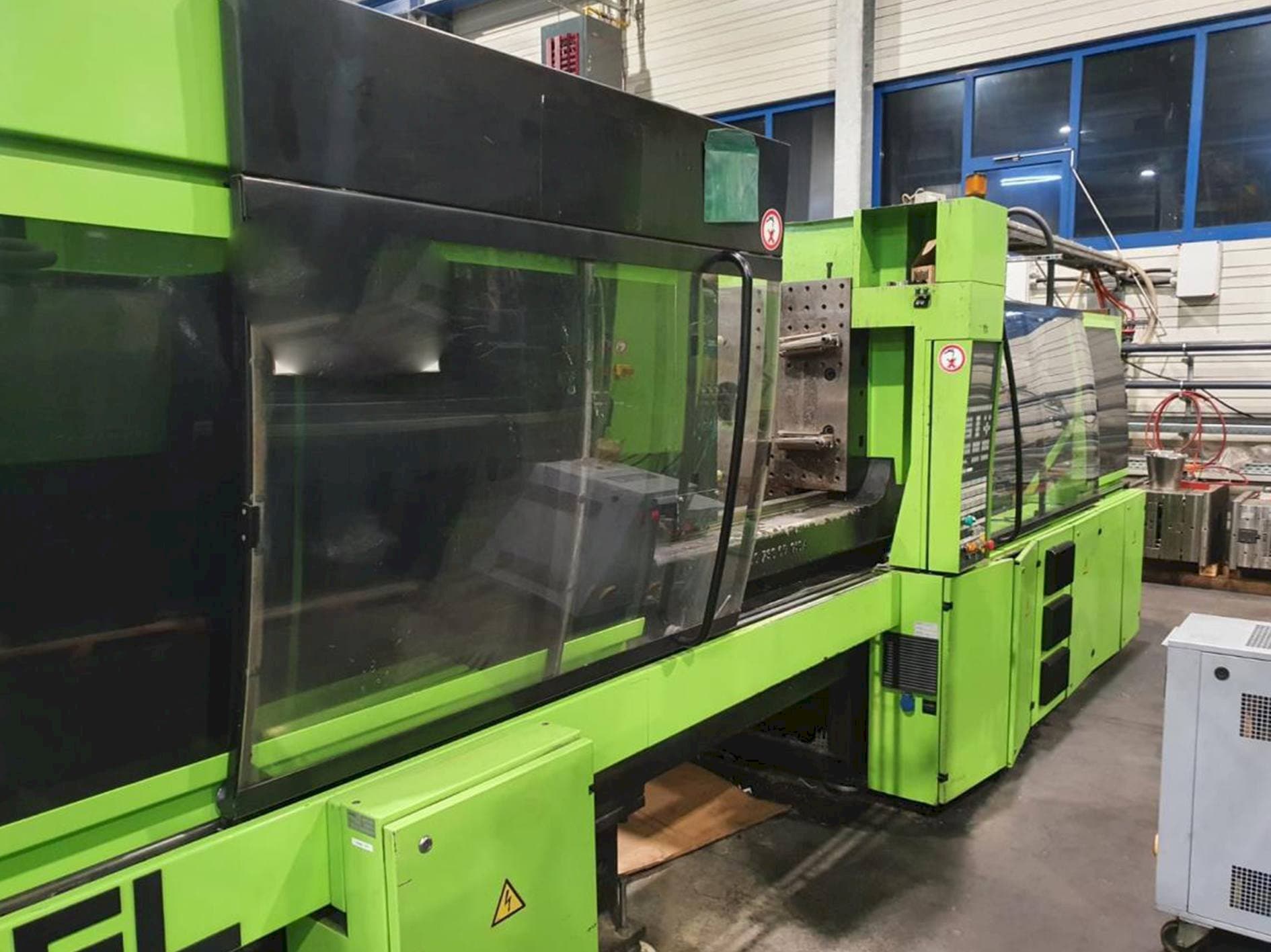 Вид станка ENGEL Es 1350/250 Hl  спереди