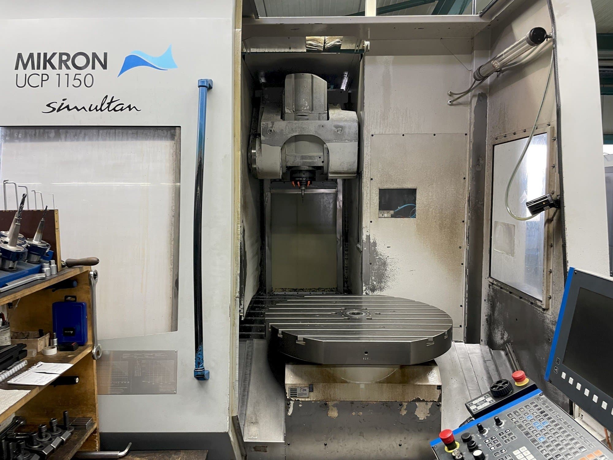 Вид станка MIKRON UCP 1150 SIMULTAN  спереди