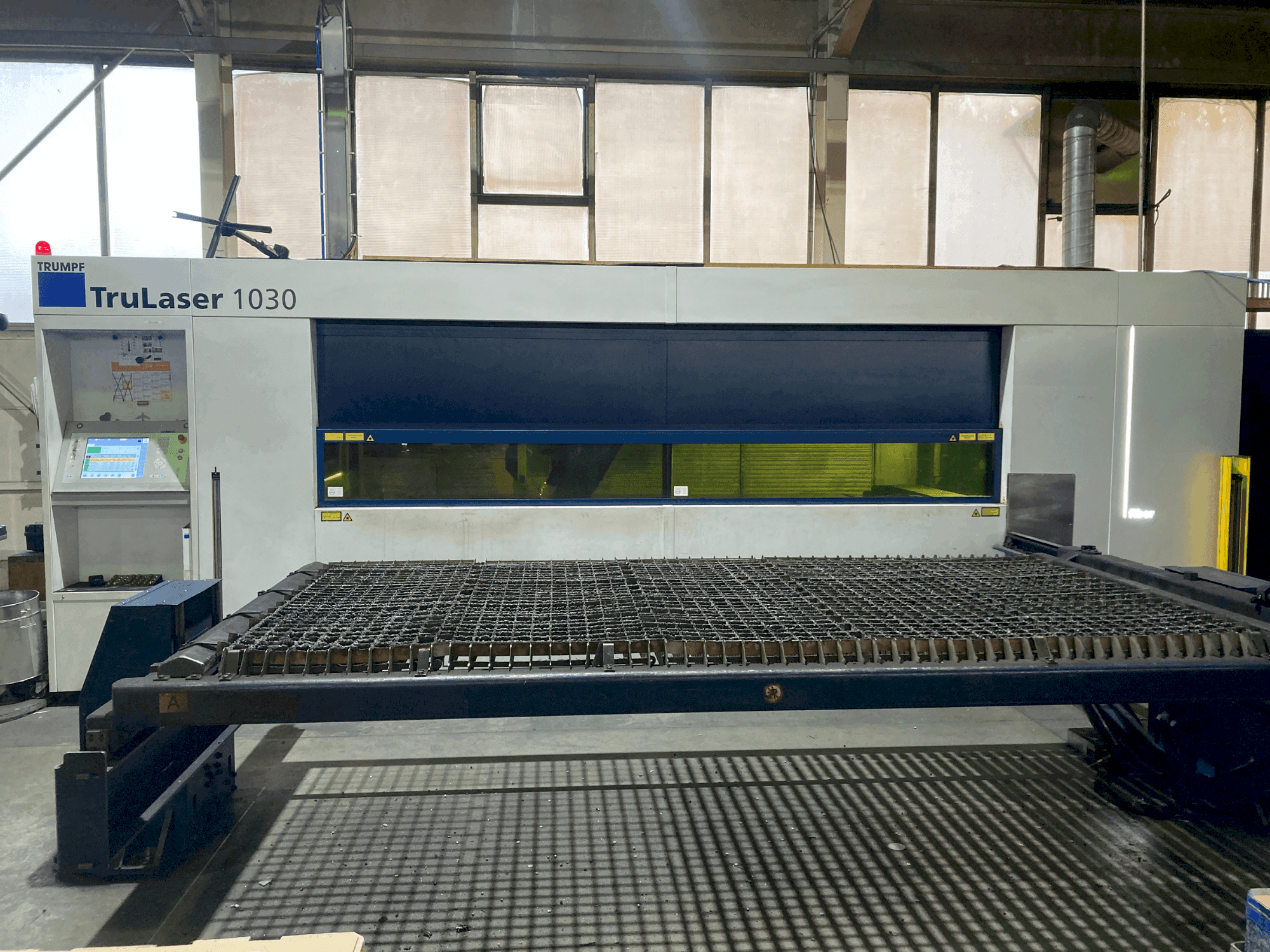 Вид станка TRUMPF TruLaser 1030  спереди