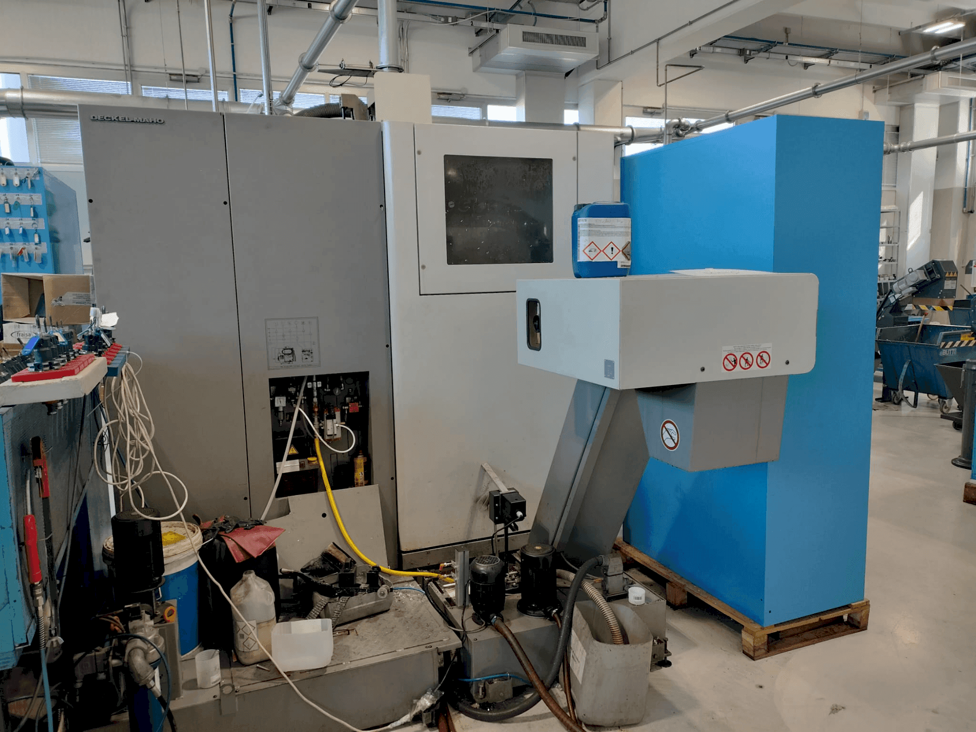 Вид станка DMG DECKEL MAHO DMC 635V  спереди