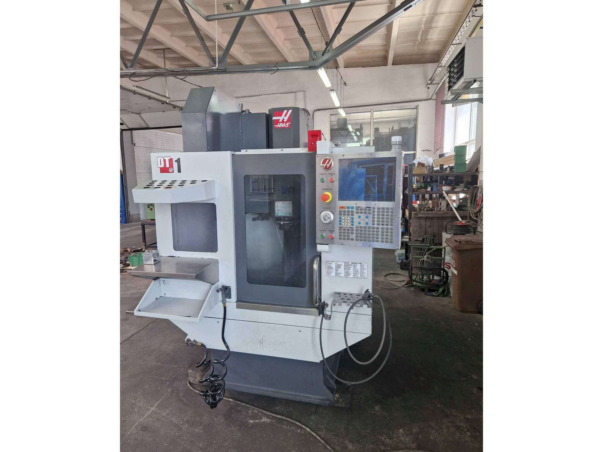 Вид станка HAAS DT-1  спереди