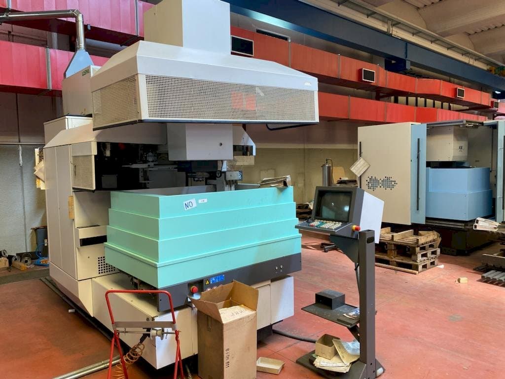 Вид станка AGIE AGIETRON INTEGRAL 3  спереди