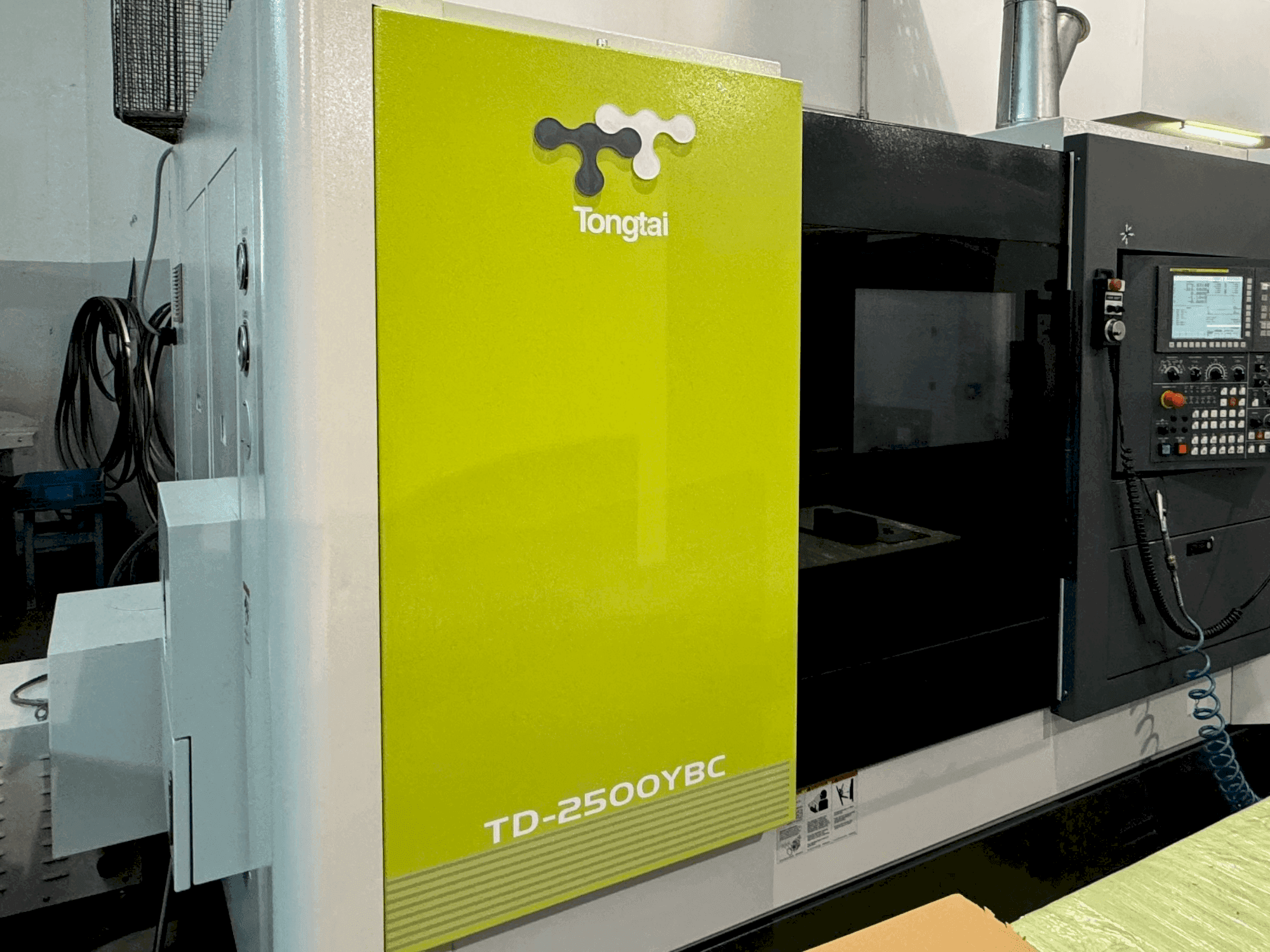Вид станка Tongtai TD-2500YBC  спереди