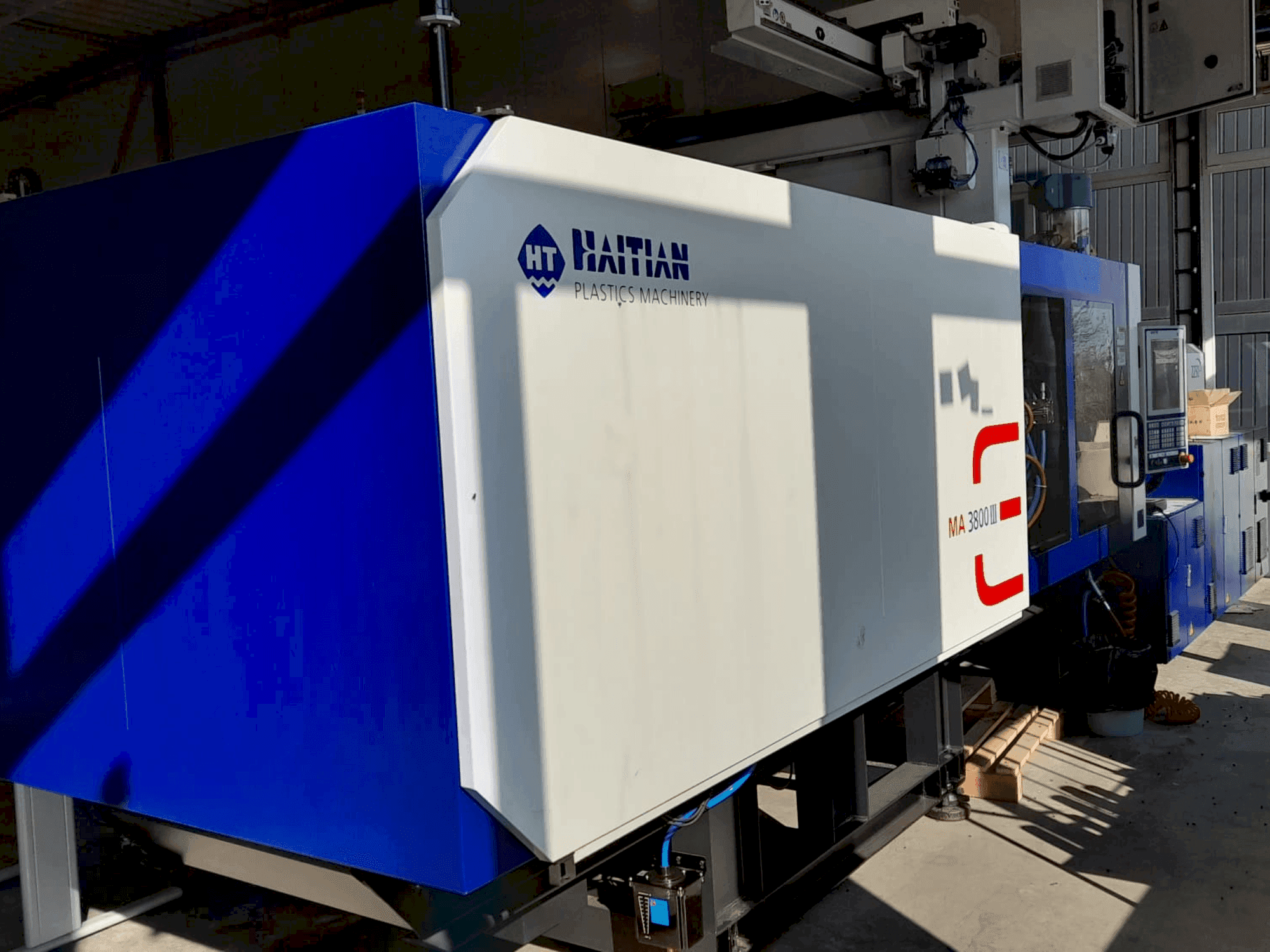Вид станка HAITIAN MA 3800 III  спереди