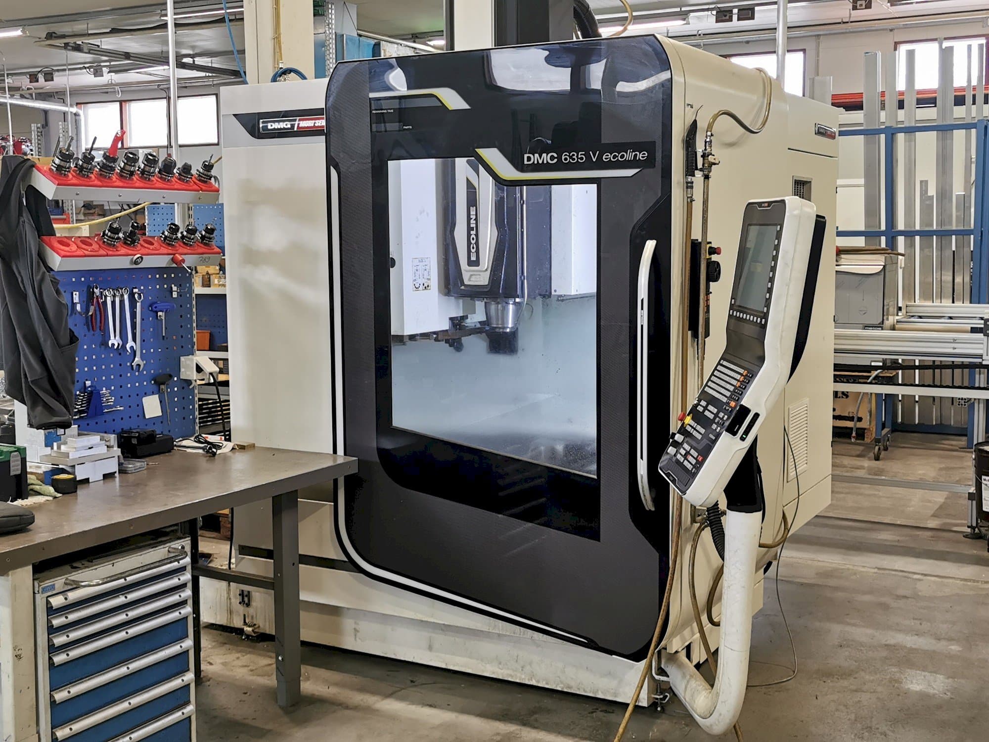Вид станка DMG Mori Seiki DMC 635 V Ecoline  спереди