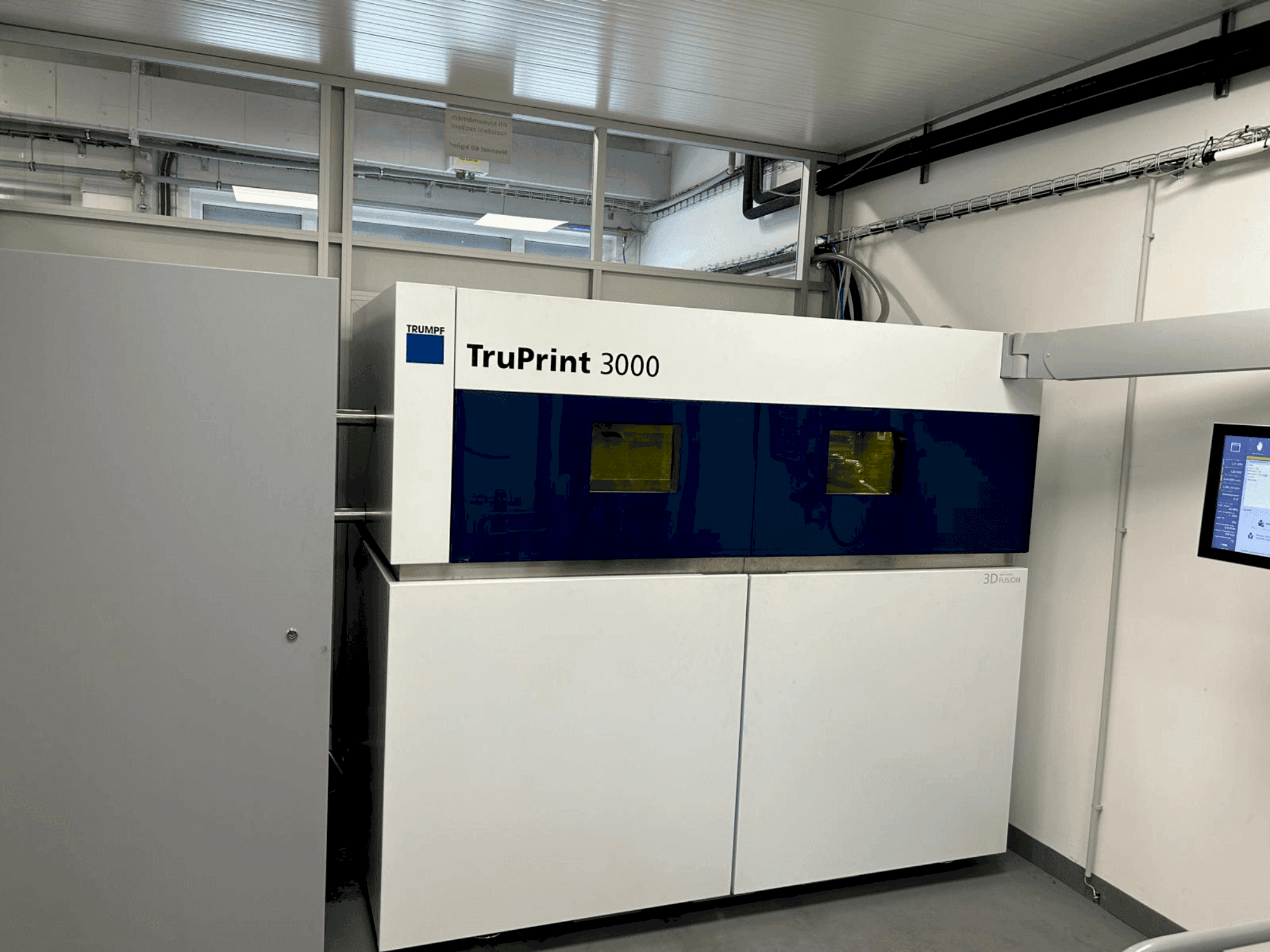 Вид станка TRUMPF TruPrint 3000  спереди