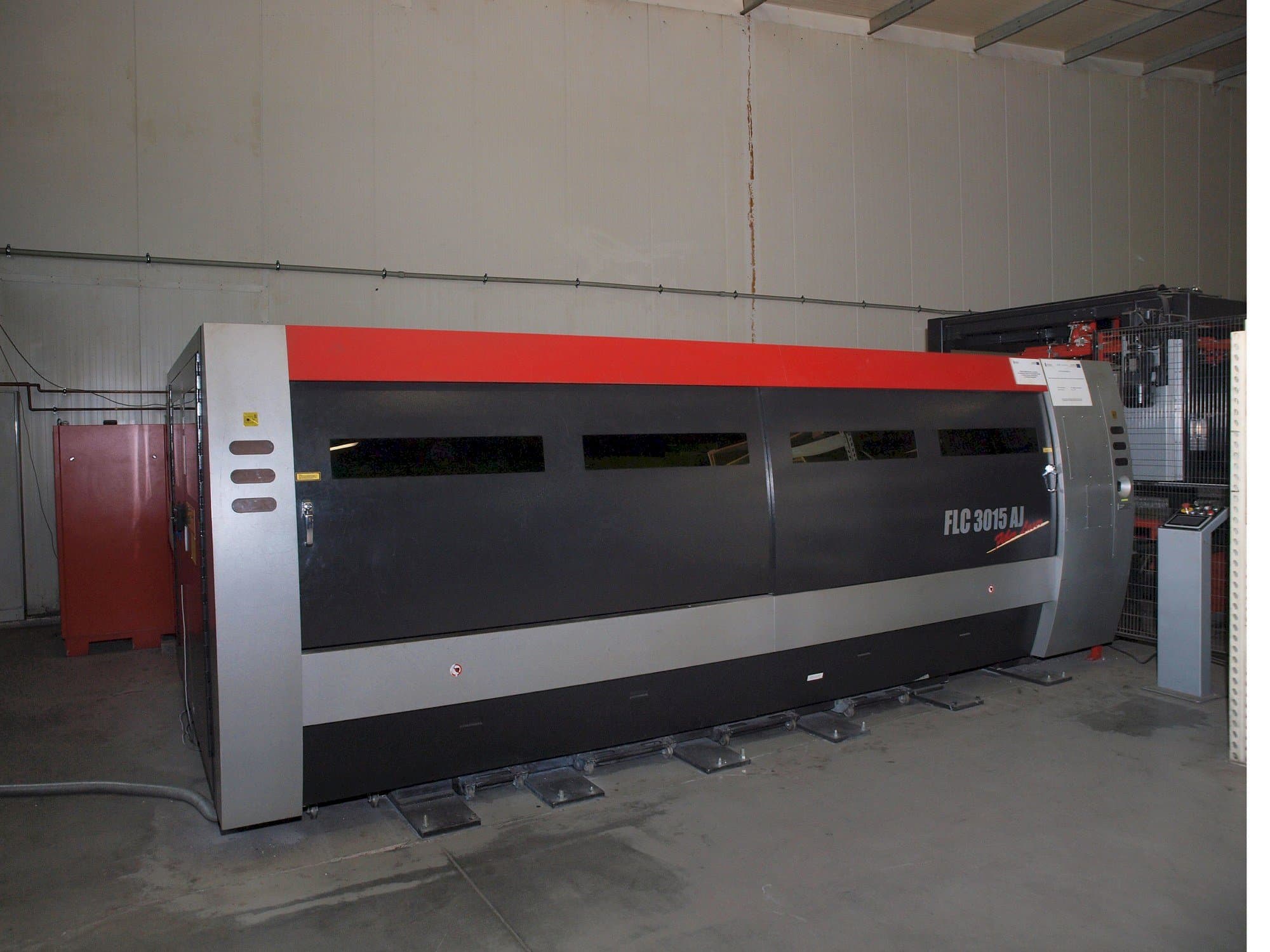 Вид станка AMADA LC-3015 AJ 2kW Fiber laser  спереди