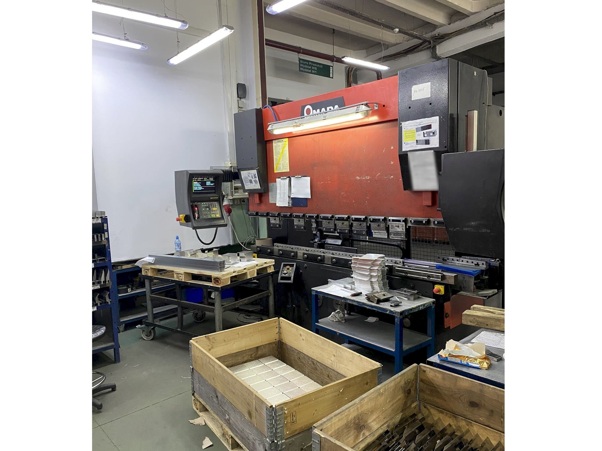 Вид станка AMADA HFBO 8025  спереди