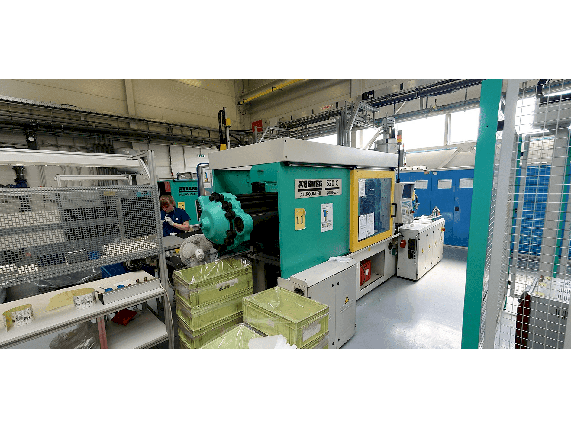 Вид станка Arburg Allrounder 520 C 2000-675  спереди