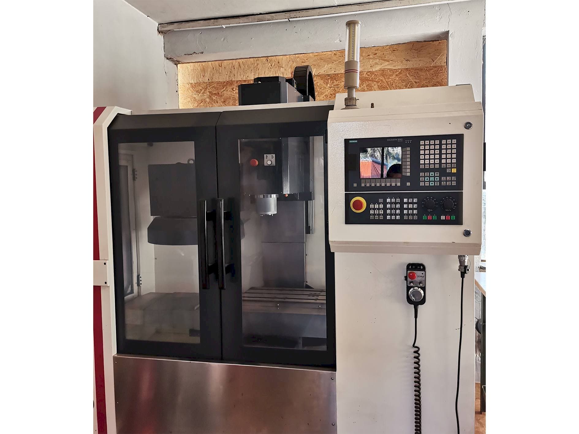 Вид станка Optimum F105  спереди