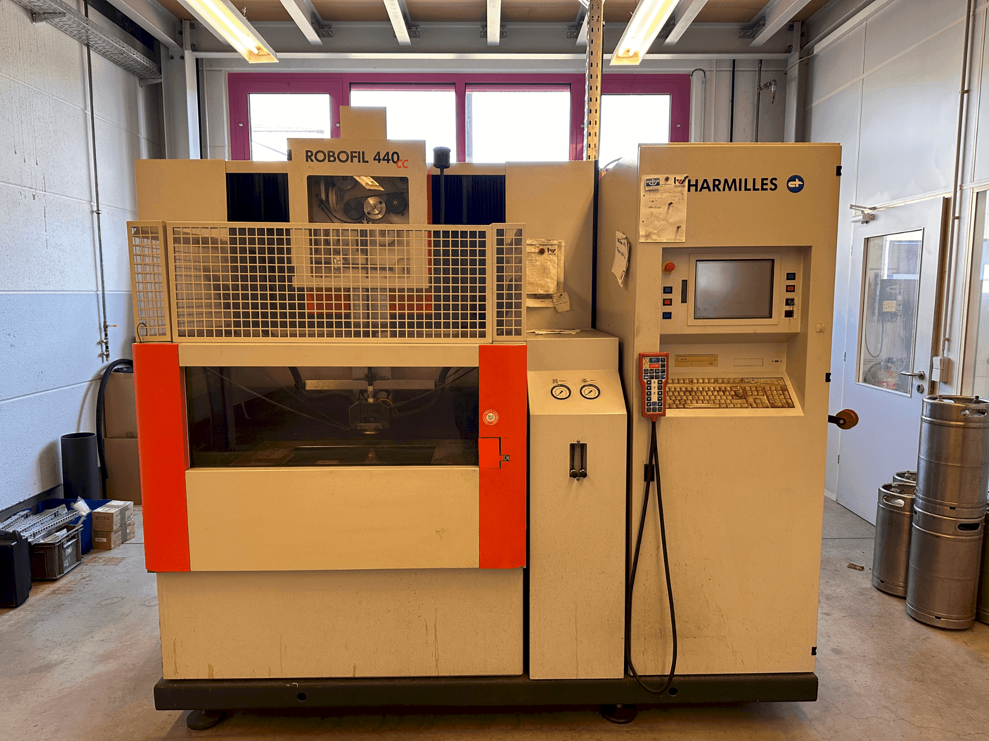 Вид станка CHARMILLES Robofil 440 CC  спереди