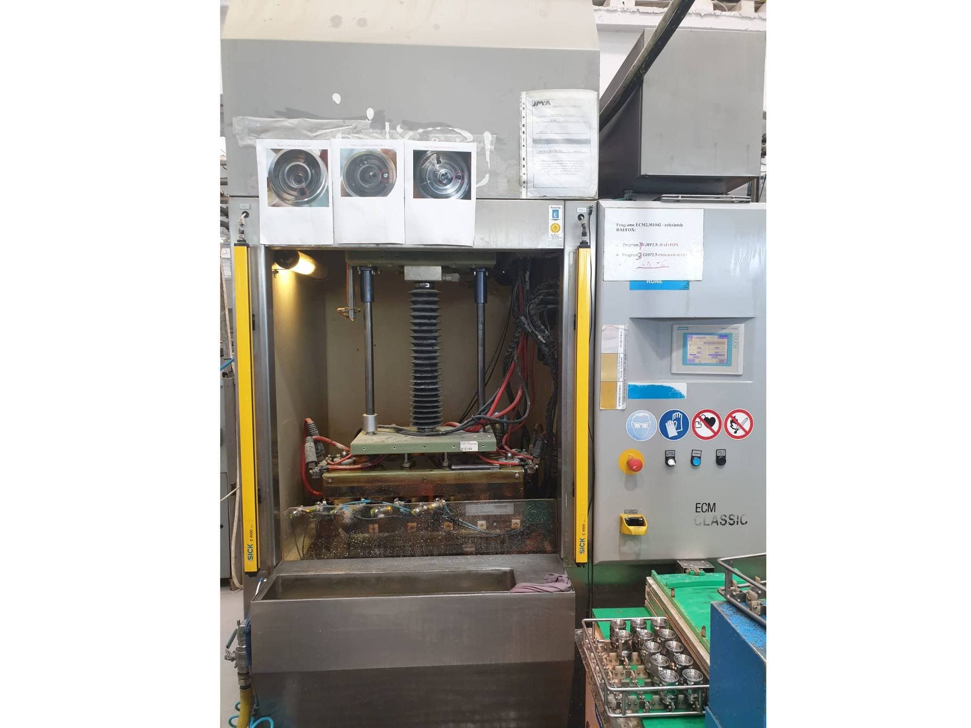 Вид станка Extrude Hone Classic 1A-450-43-P-M  спереди