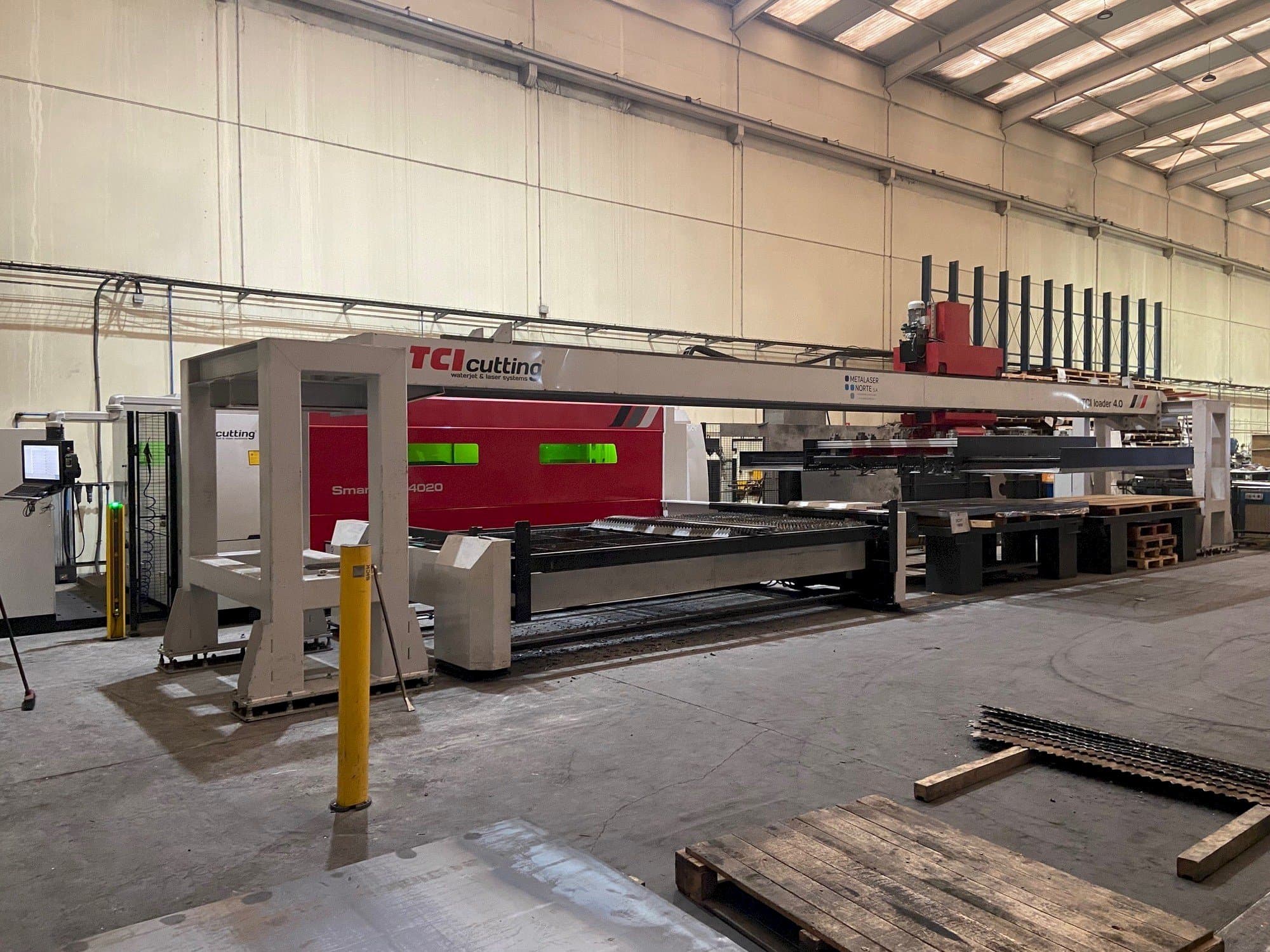 Вид станка TCI Smartline Fiber 4020  спереди