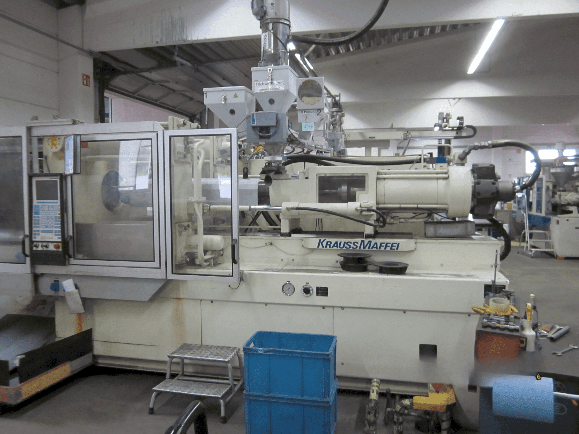 Вид станка Krauss Maffei 350-1900 C1  спереди