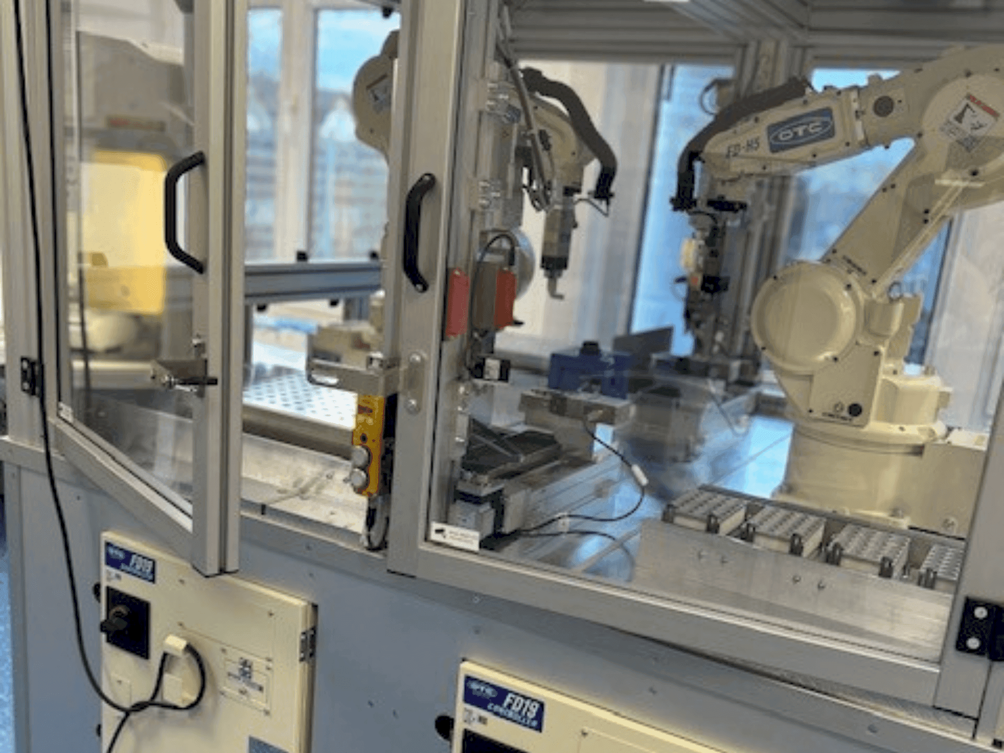 Вид станка OTC Daihen NH52-NEFC  спереди