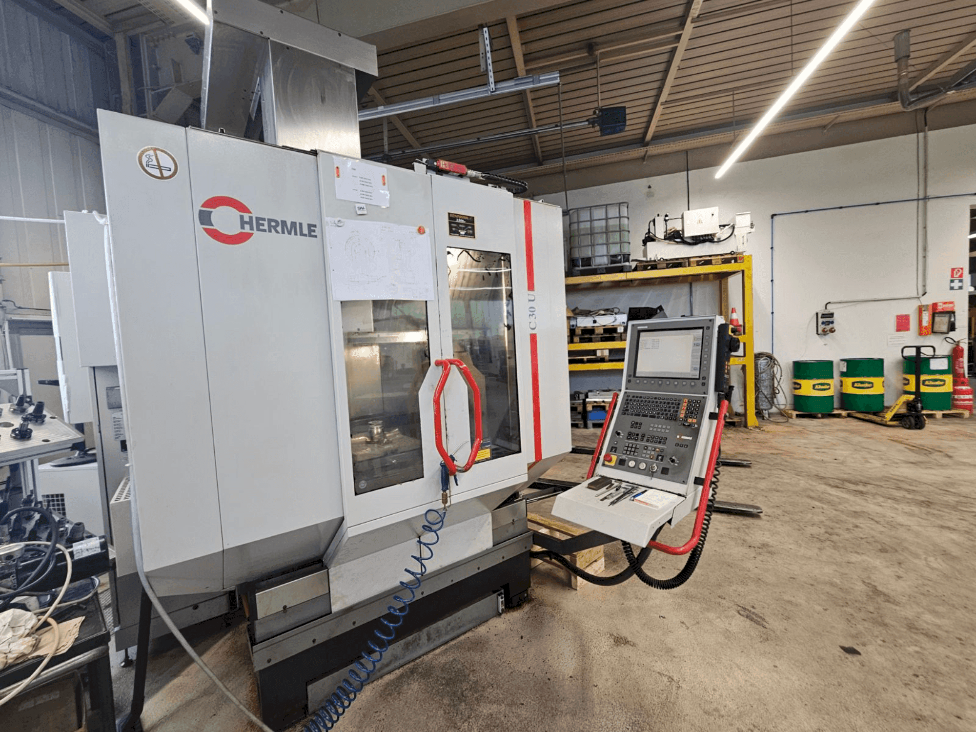 Вид станка HERMLE C 30 U  спереди