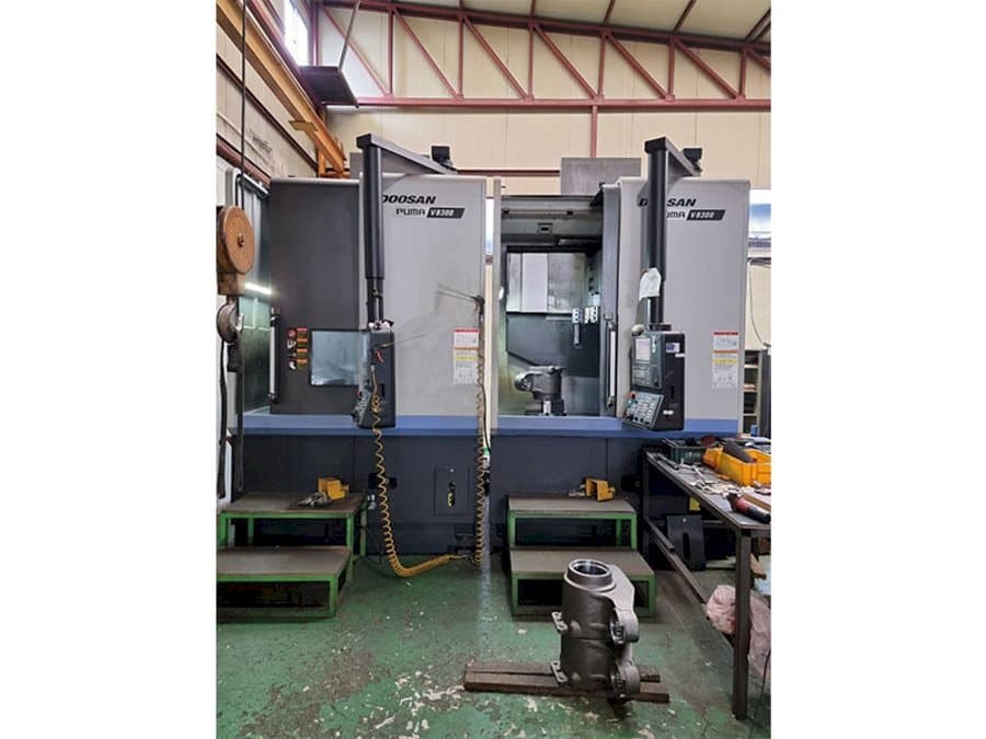 Вид станка Doosan Puma V8300  спереди