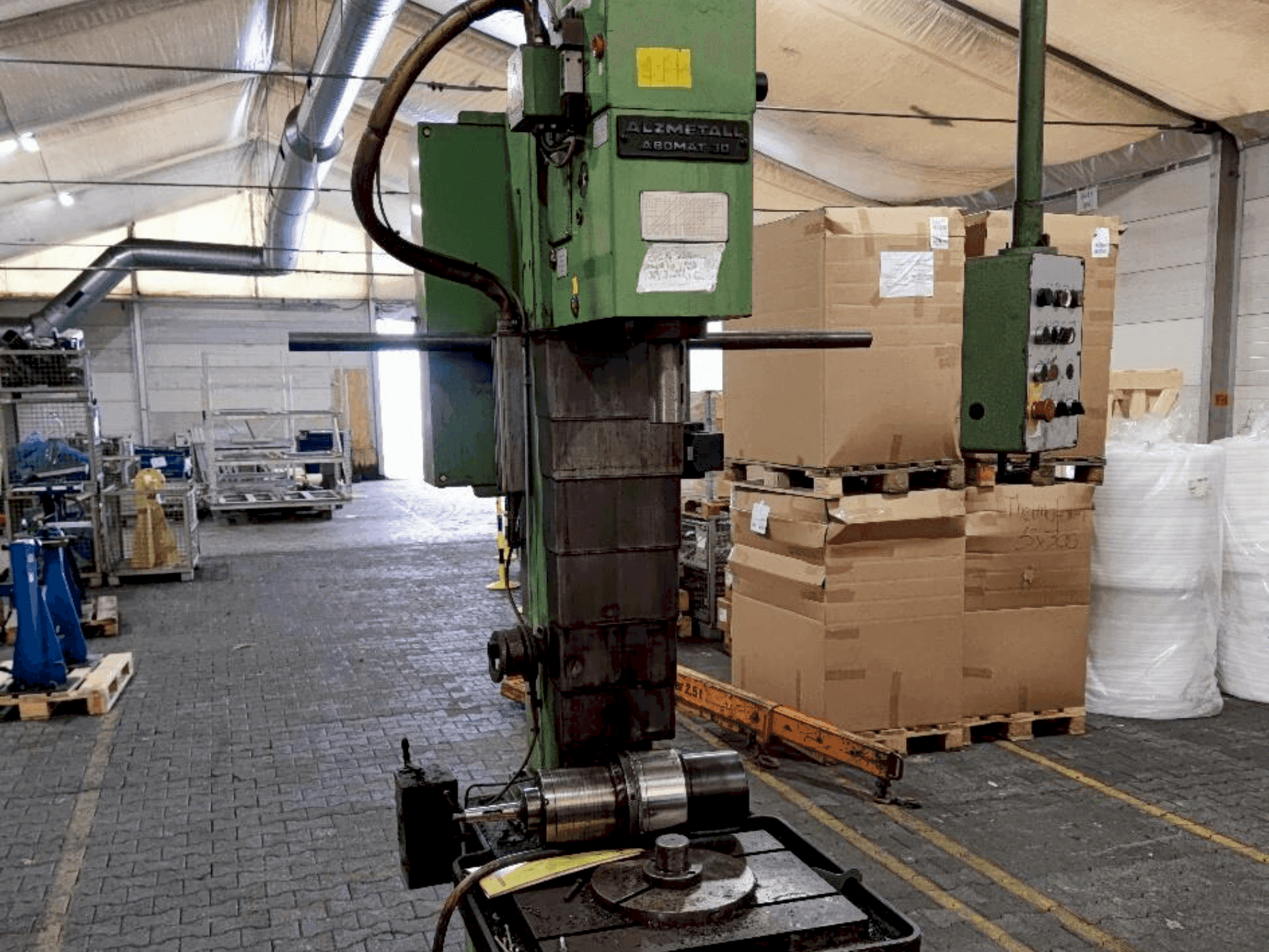 Вид станка Alzmetall Abomat 30  спереди