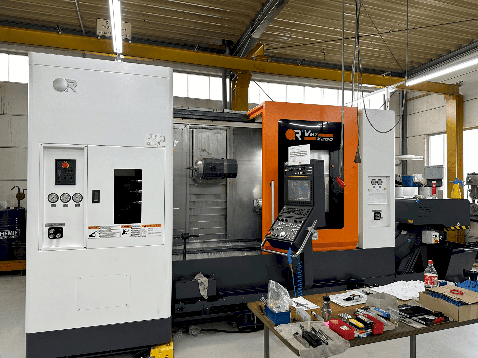 Вид станка Victor VMT X200  (2023)  спереди