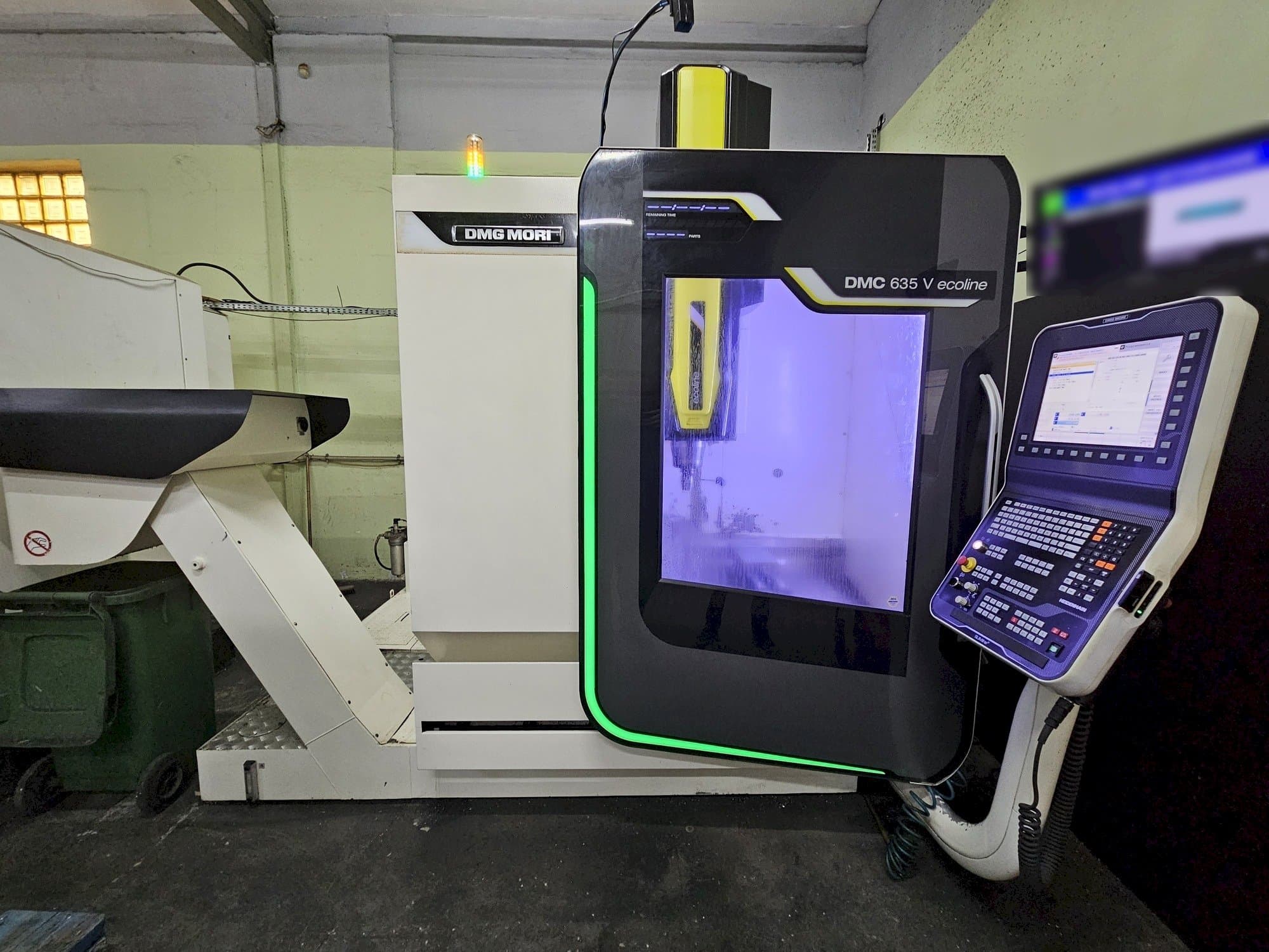 Вид станка DMG MORI DMC 635V ecoline  спереди