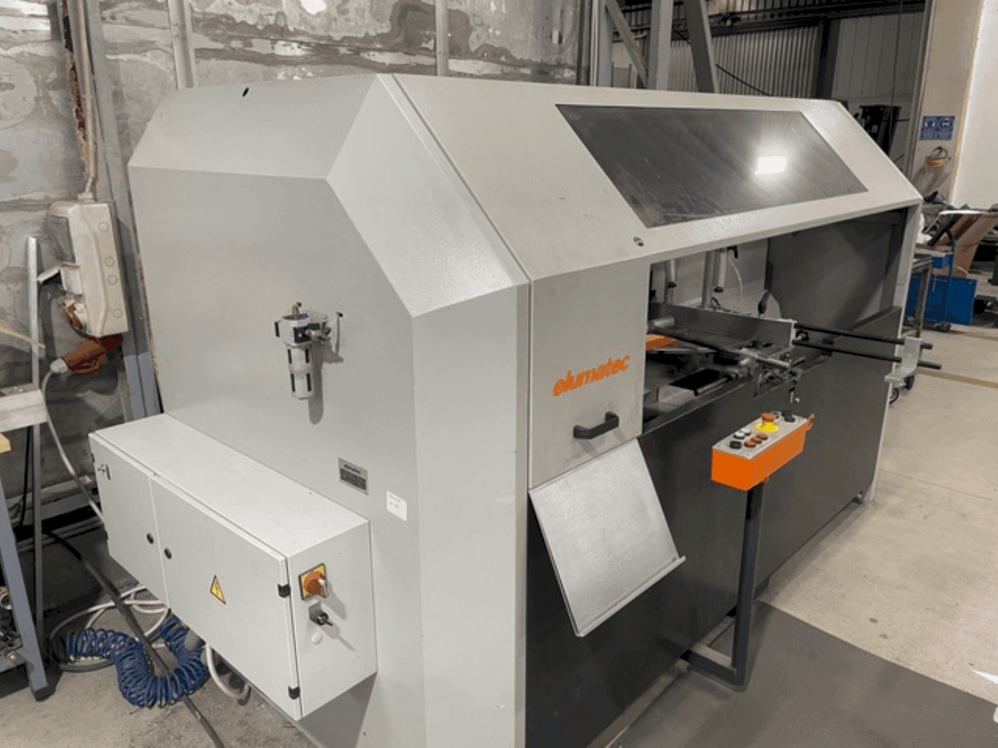 Вид станка Elumatec AKS134/64  спереди