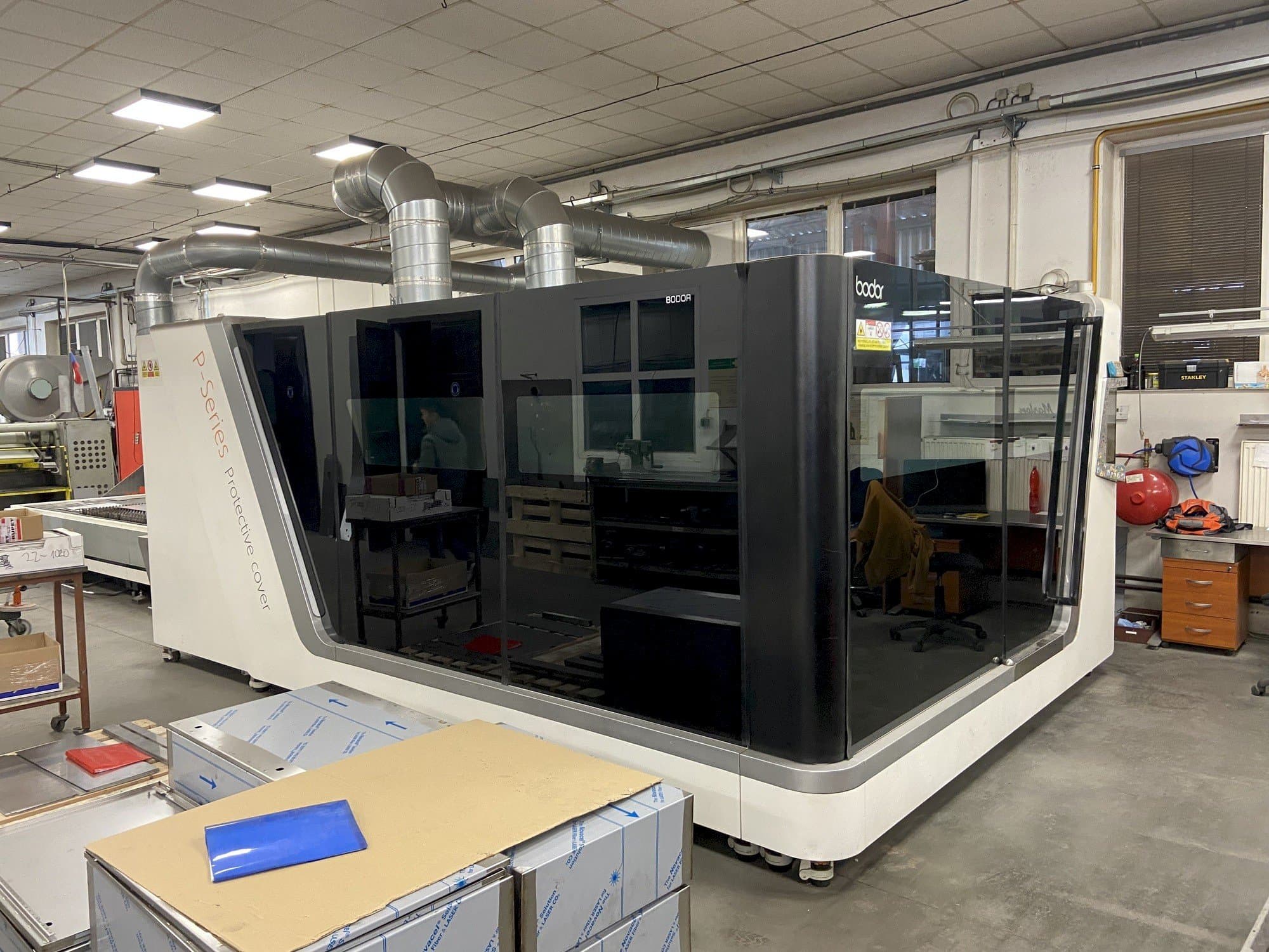 Вид станка Bodor P3  спереди