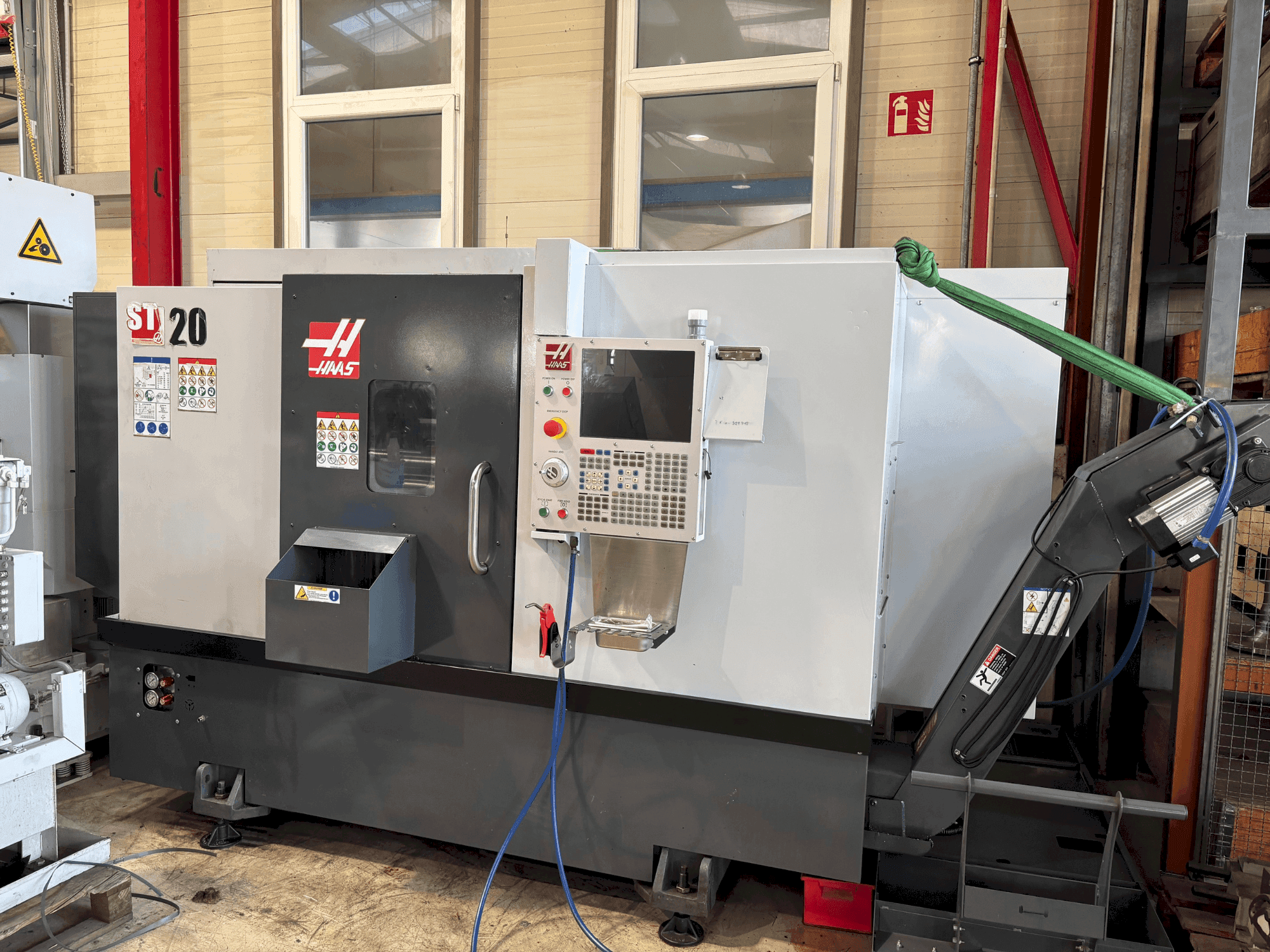 Вид станка HAAS ST-20  спереди