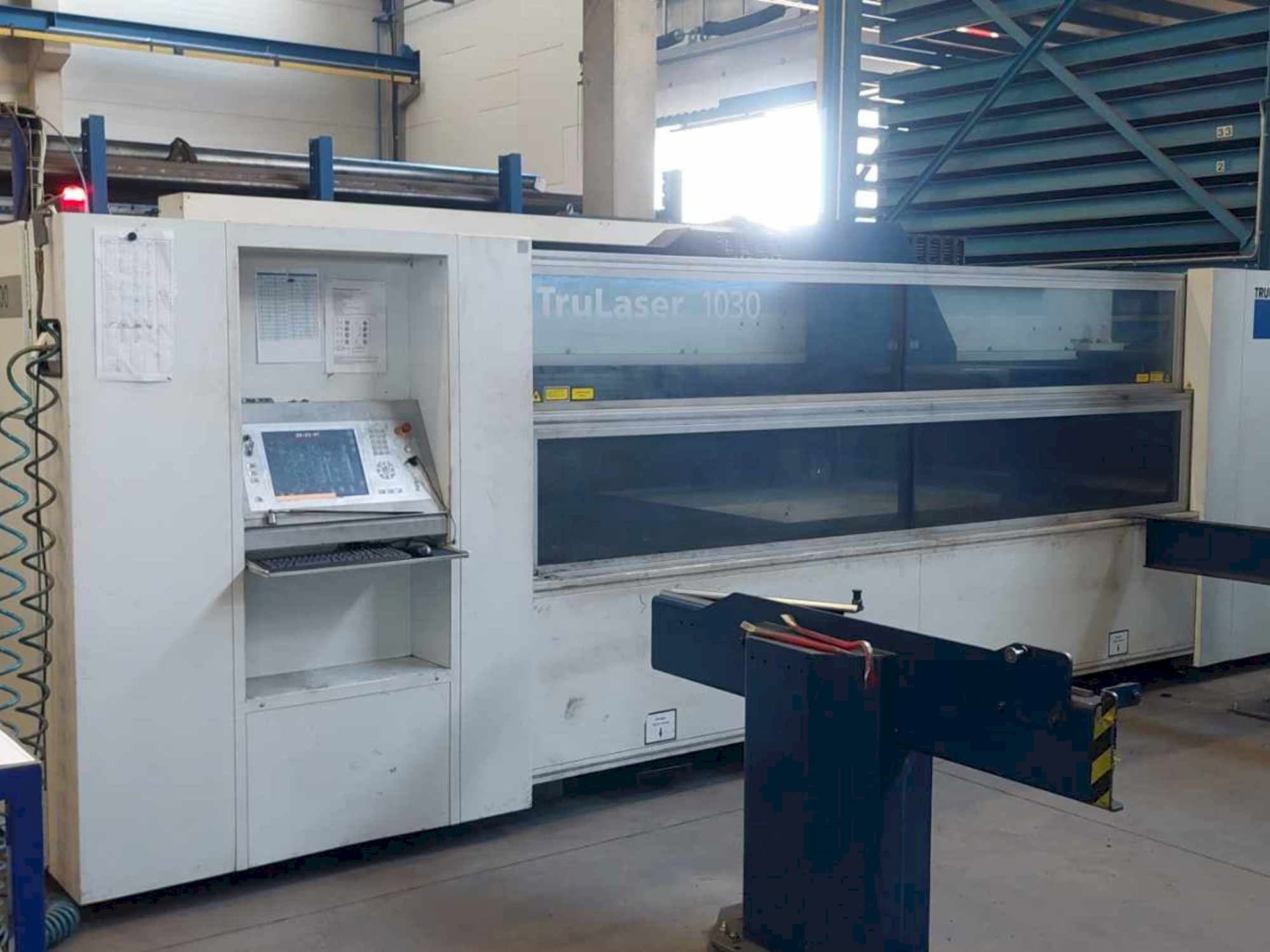 Вид станка Trumpf TruLaser 1030  спереди