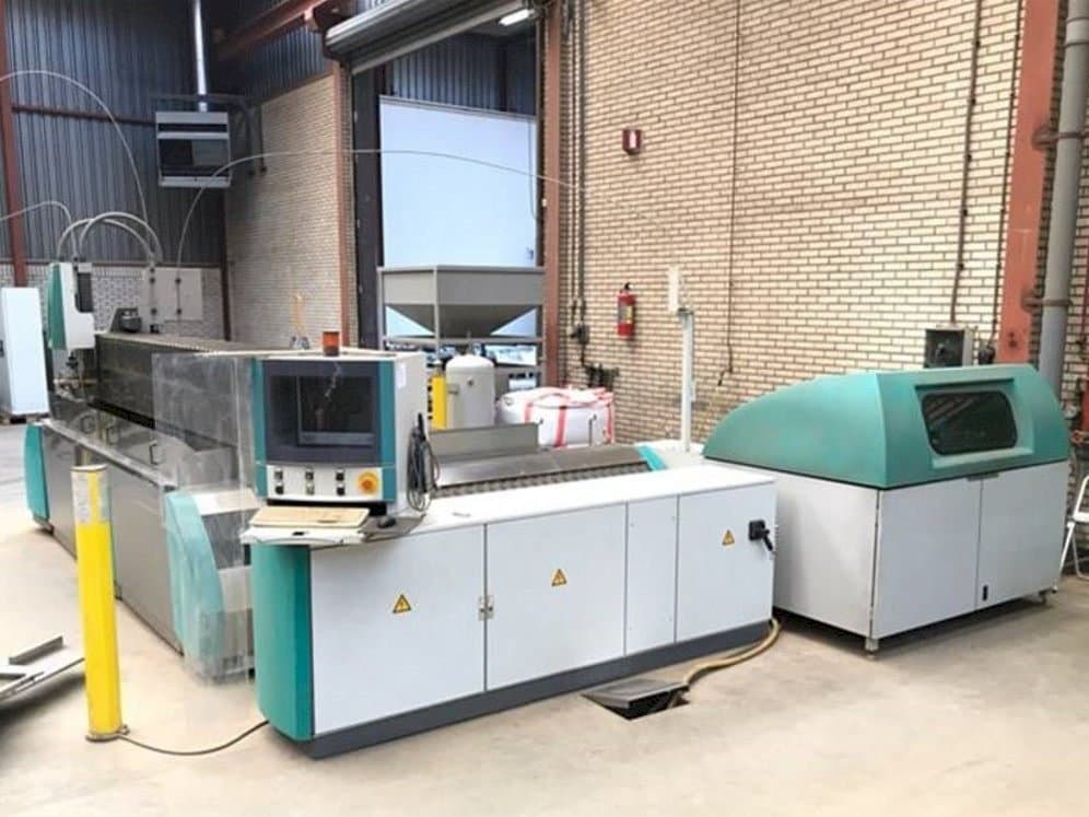 Вид станка Flow WMC 3020  спереди