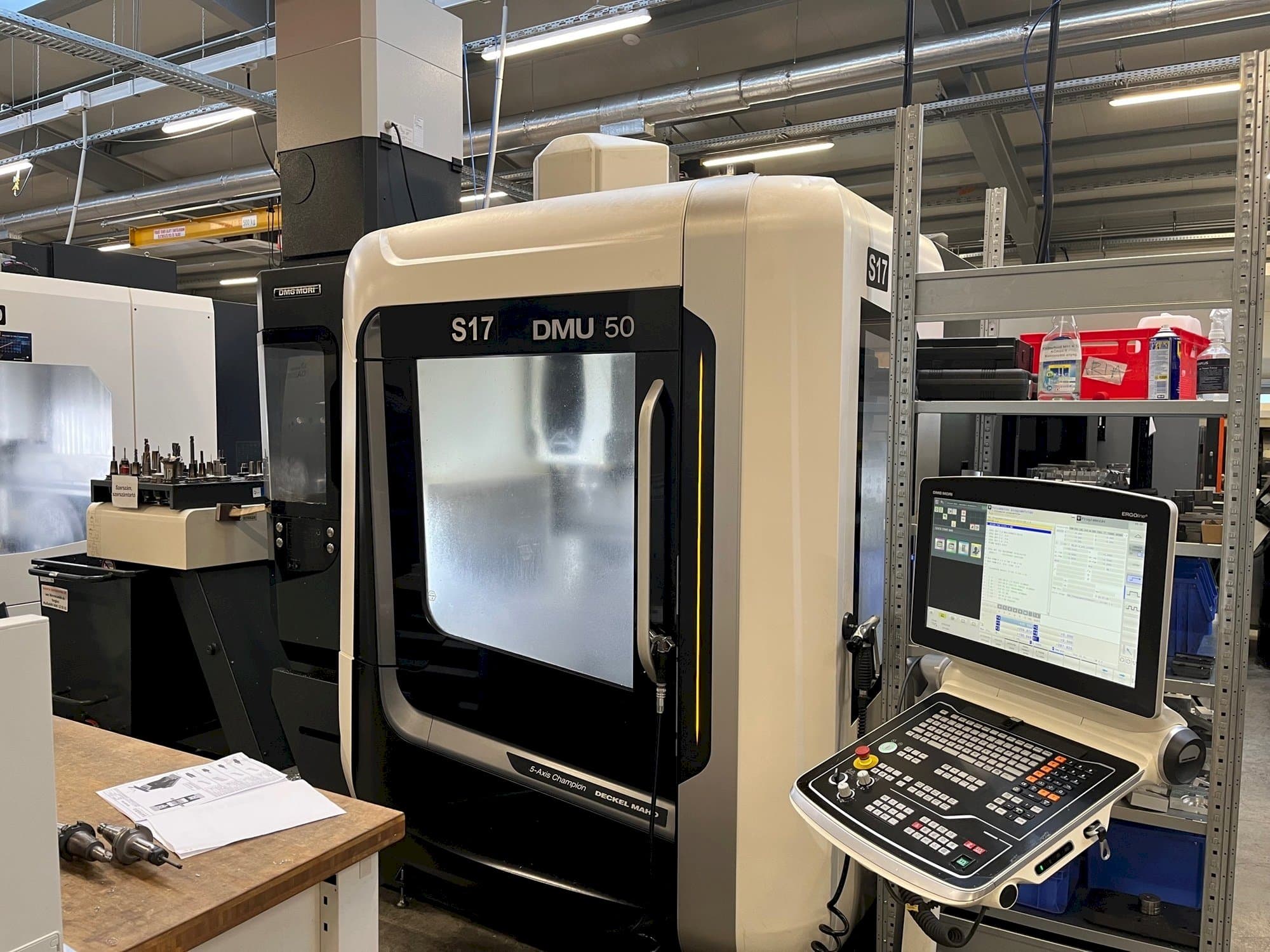 Вид станка DMG MORI DMU 50  спереди