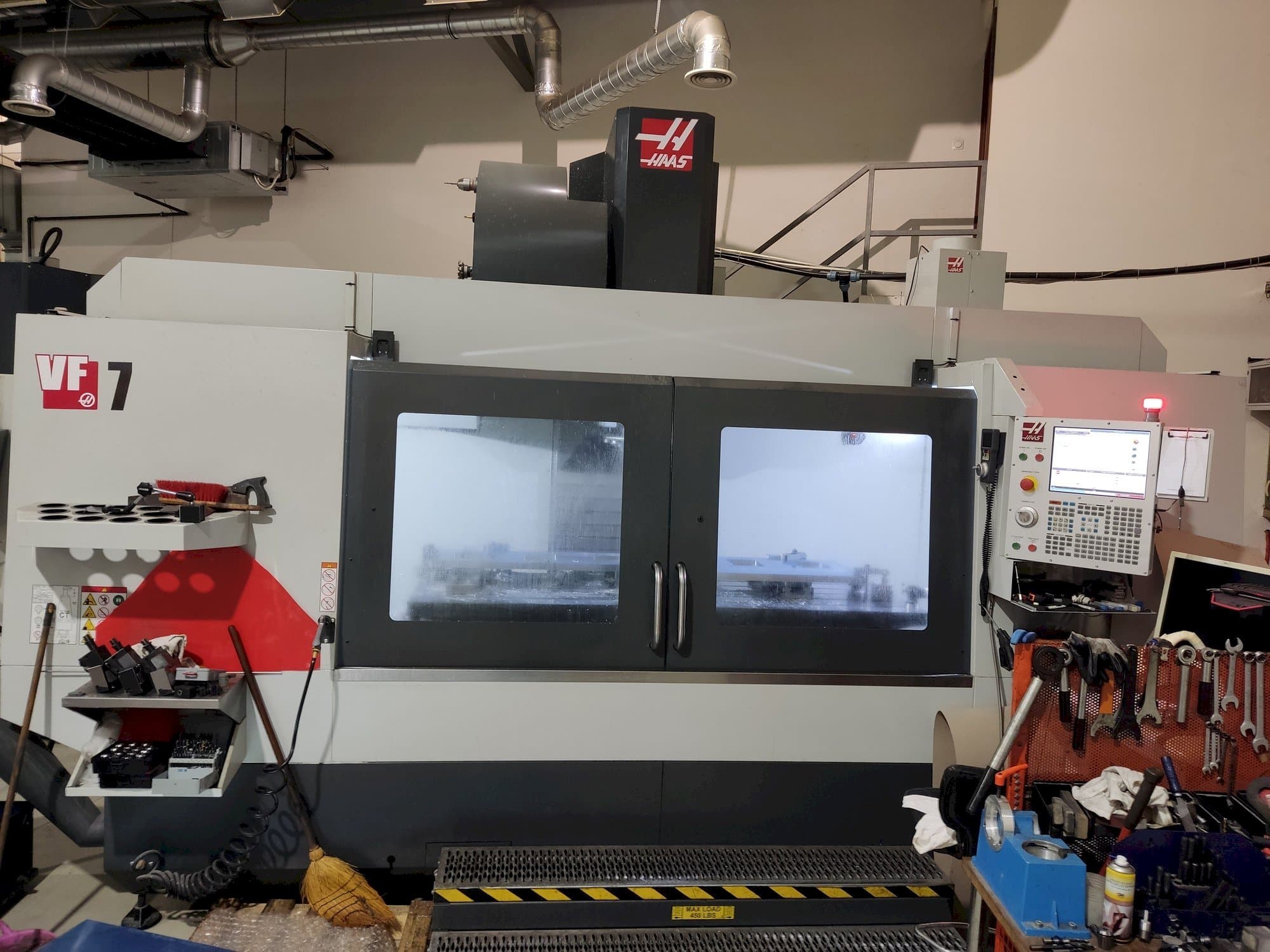 Вид станка HAAS VF-7  спереди
