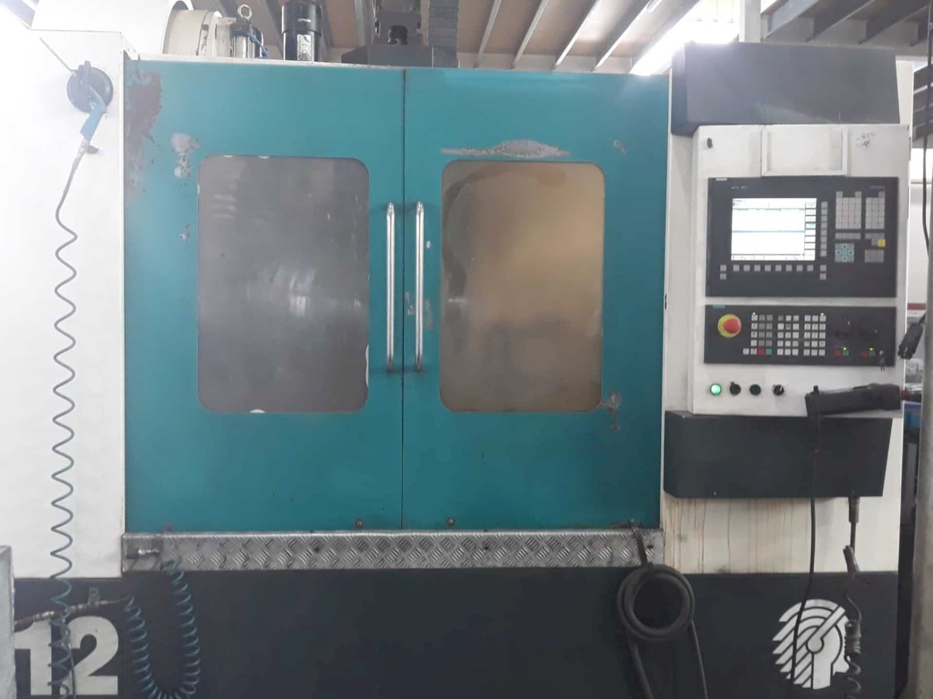 Вид станка Huron VX12  спереди