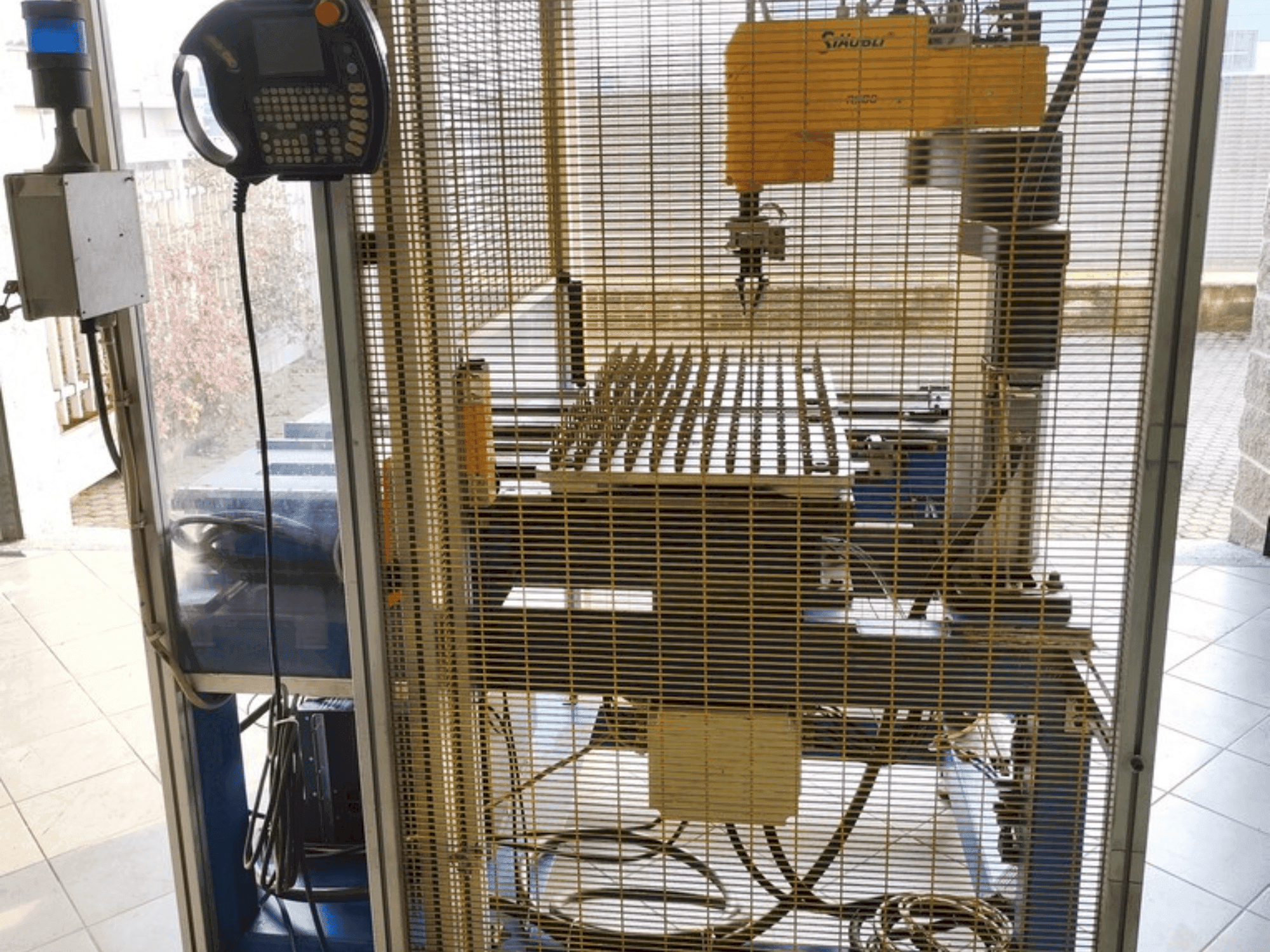 Вид станка STAUBLI RS80  спереди