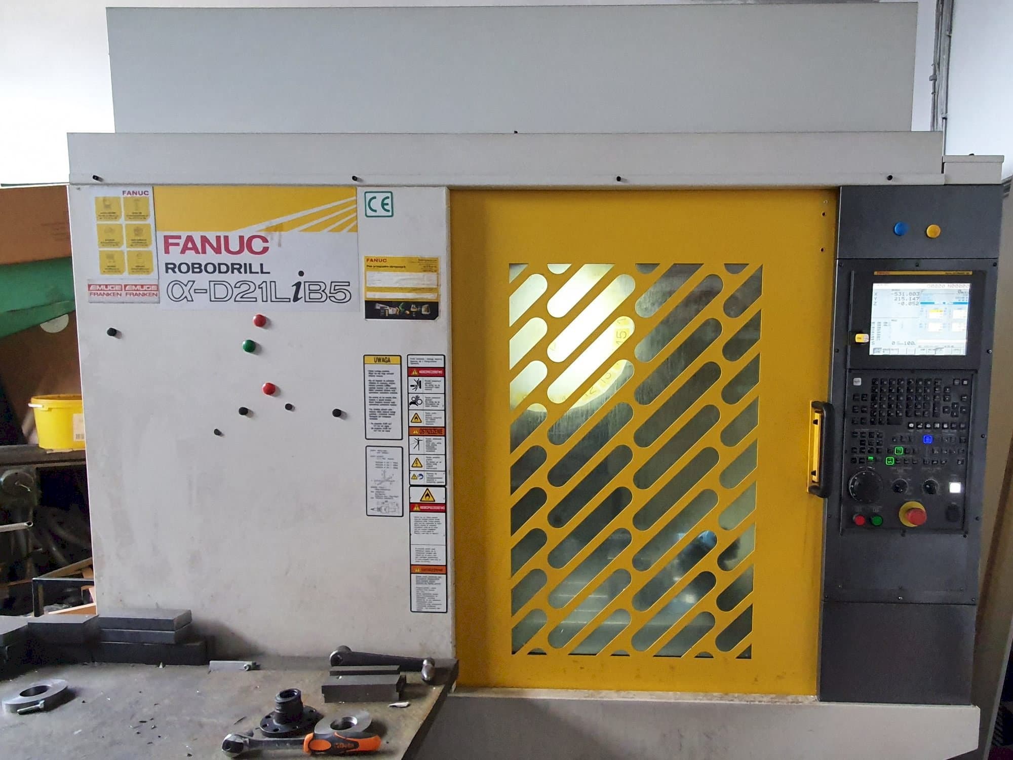 Вид станка FANUC ROBODRILL Alpha-D21LiB5  спереди