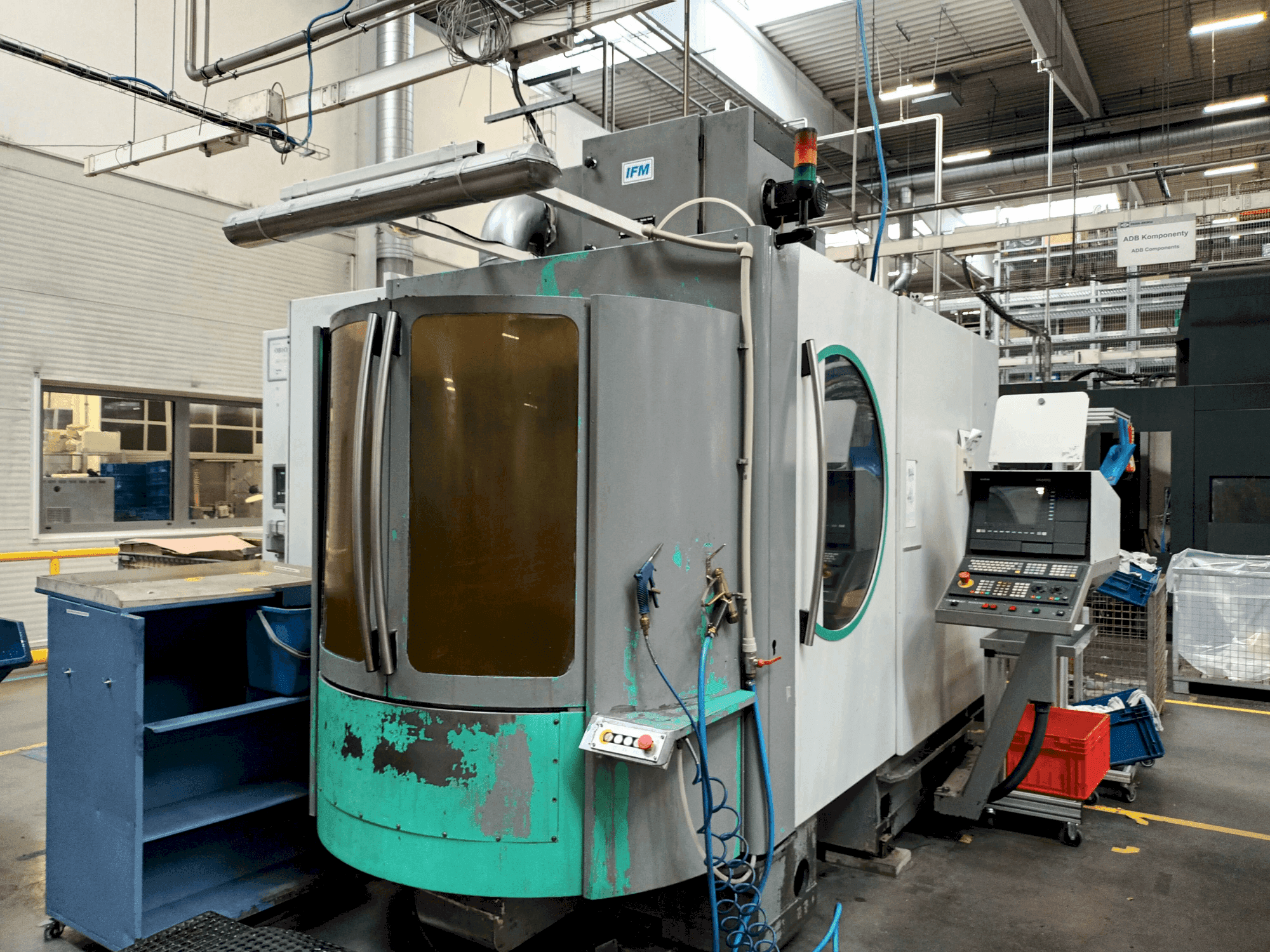 Вид станка DECKEL MAHO DMC 60H  спереди