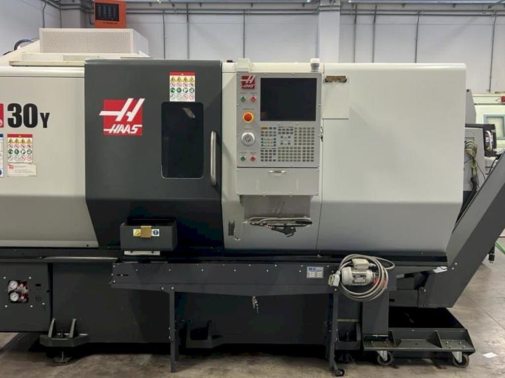 Вид станка HAAS DS30Y  спереди