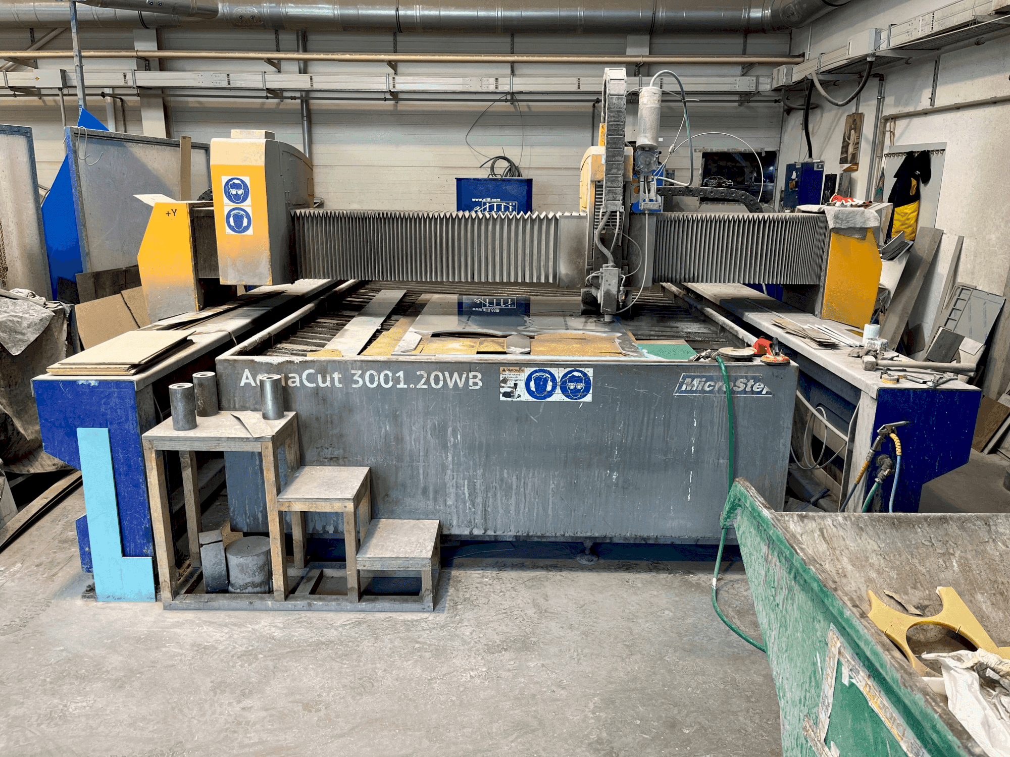Вид станка MicroStep AquaCut 3001.20WB  спереди