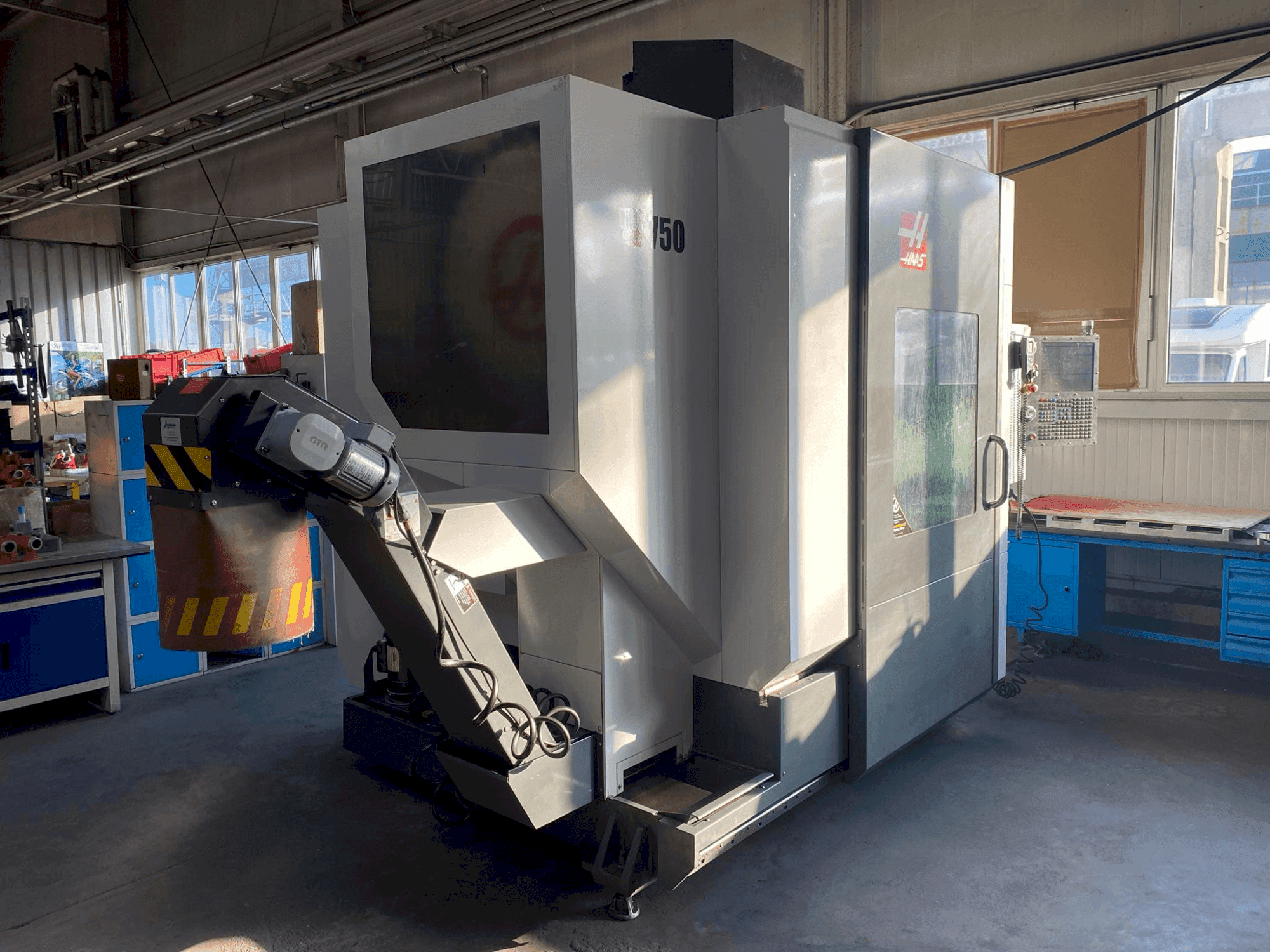 Вид станка HAAS UMC-750  спереди