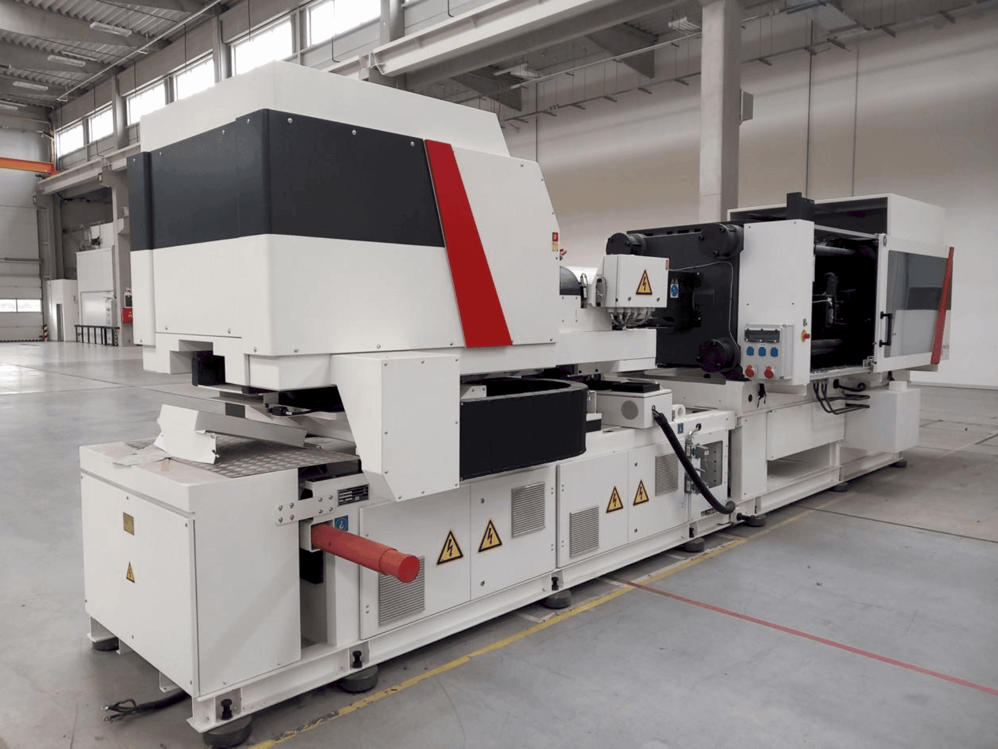 Вид станка Milacron Elektron Evo 350  спереди