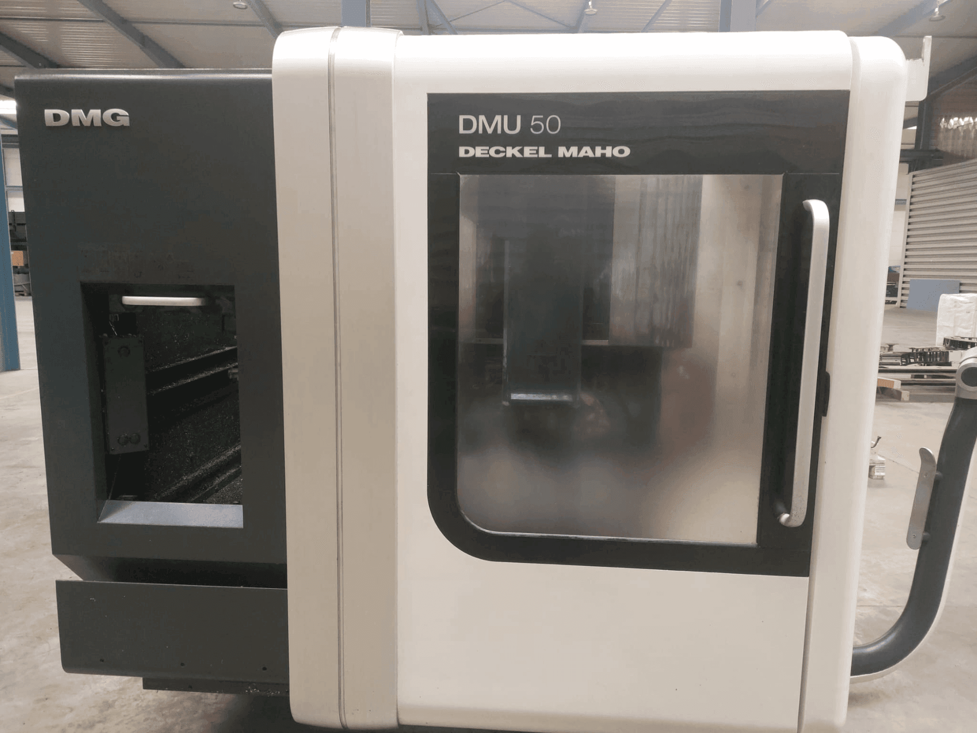 Вид станка DMG DECKEL MAHO DMU 50  спереди