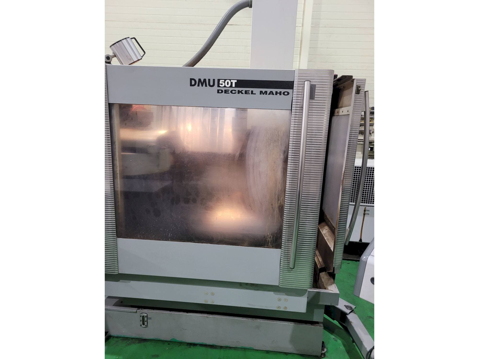 Вид станка DECKEL MAHO DMU 50 T  спереди