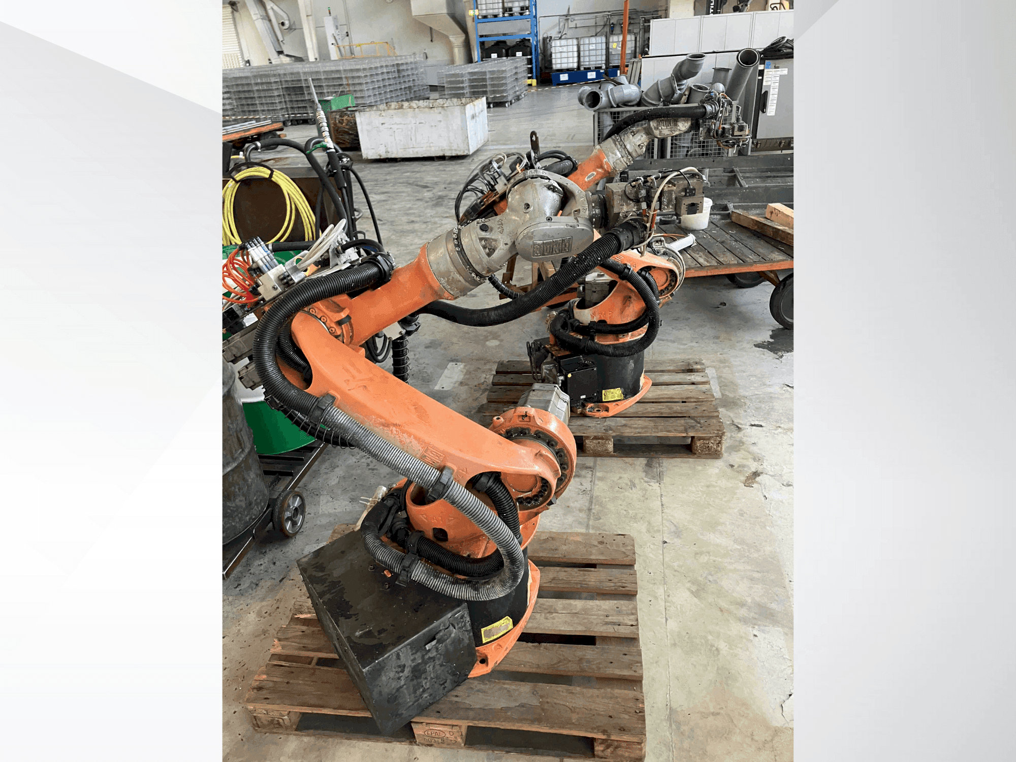 Вид станка KUKA KR16  спереди